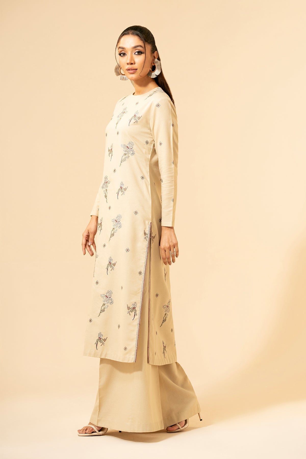 2 Piece - Embroidered Viscose Karandi Suit - E1368 - Shop Now at Kayseria