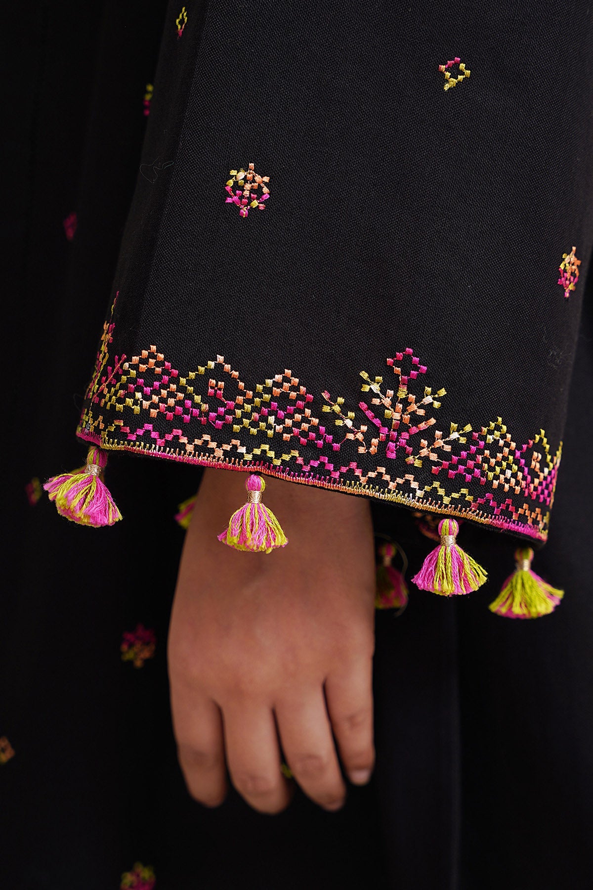 2 Piece - Embroidered Khaddar Suit - C6354 - Shop Now at Kayseria