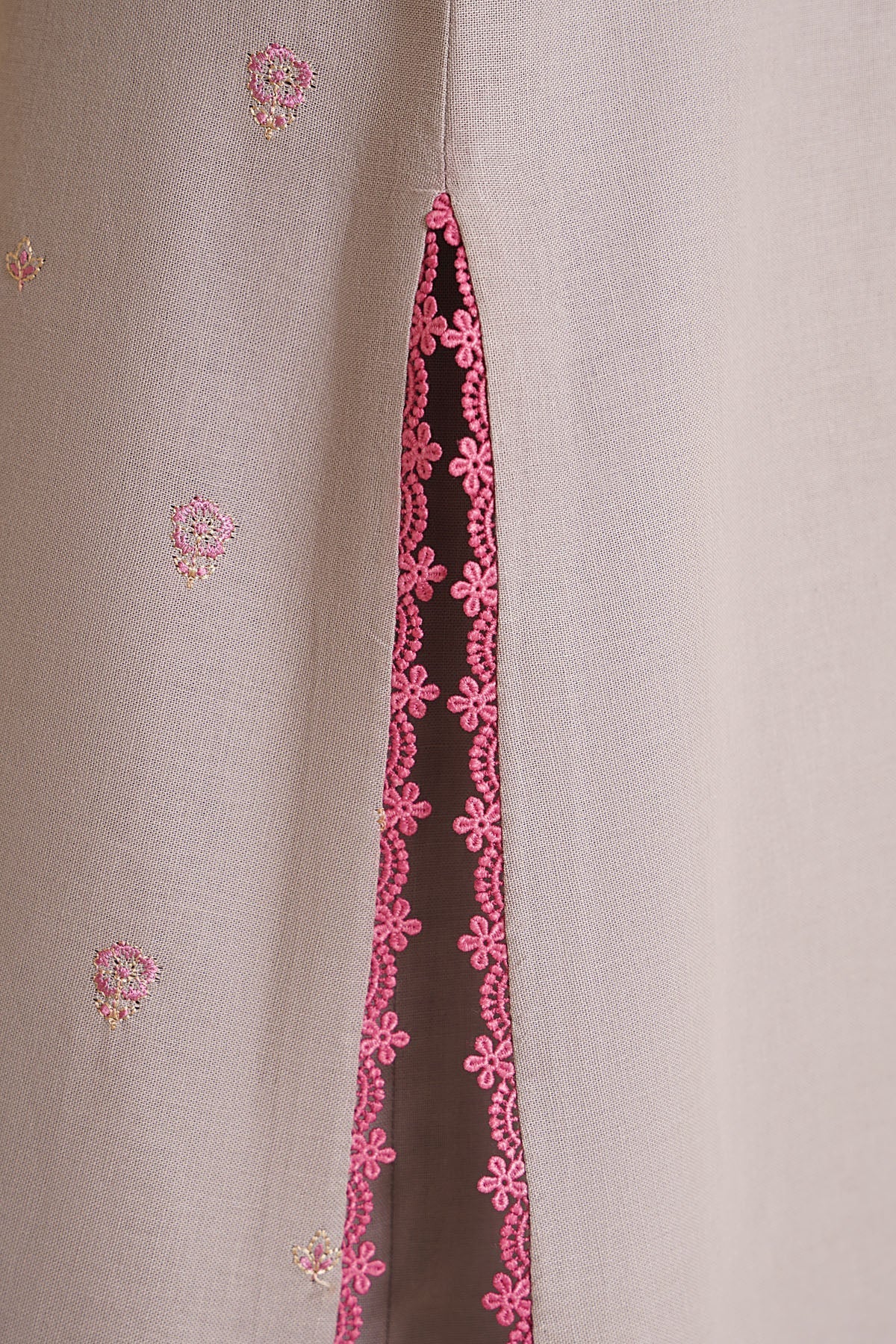 KHADDAR | EMBROIDERED