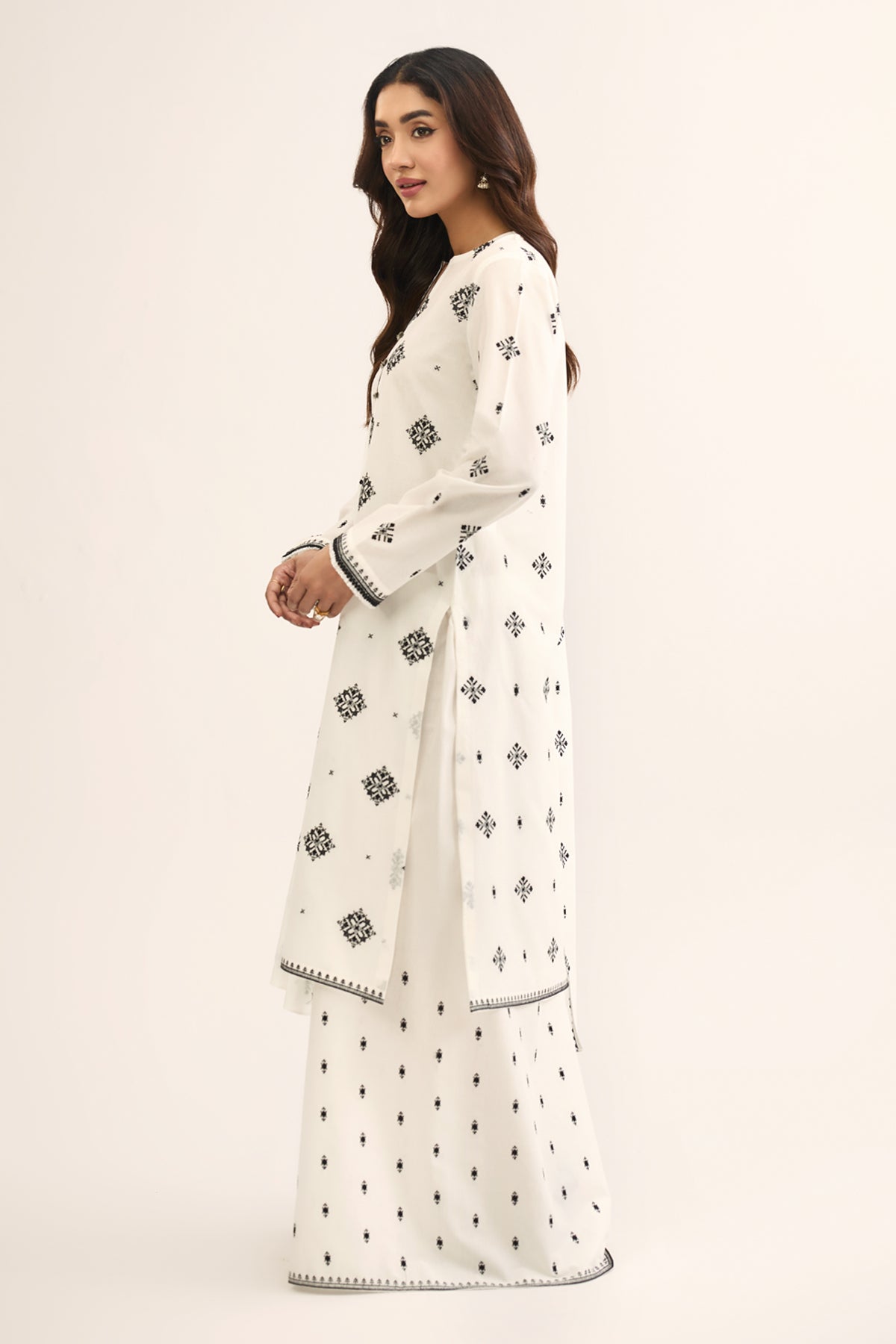 LAWN | EMBROIDERED - Shop Now at Kayseria