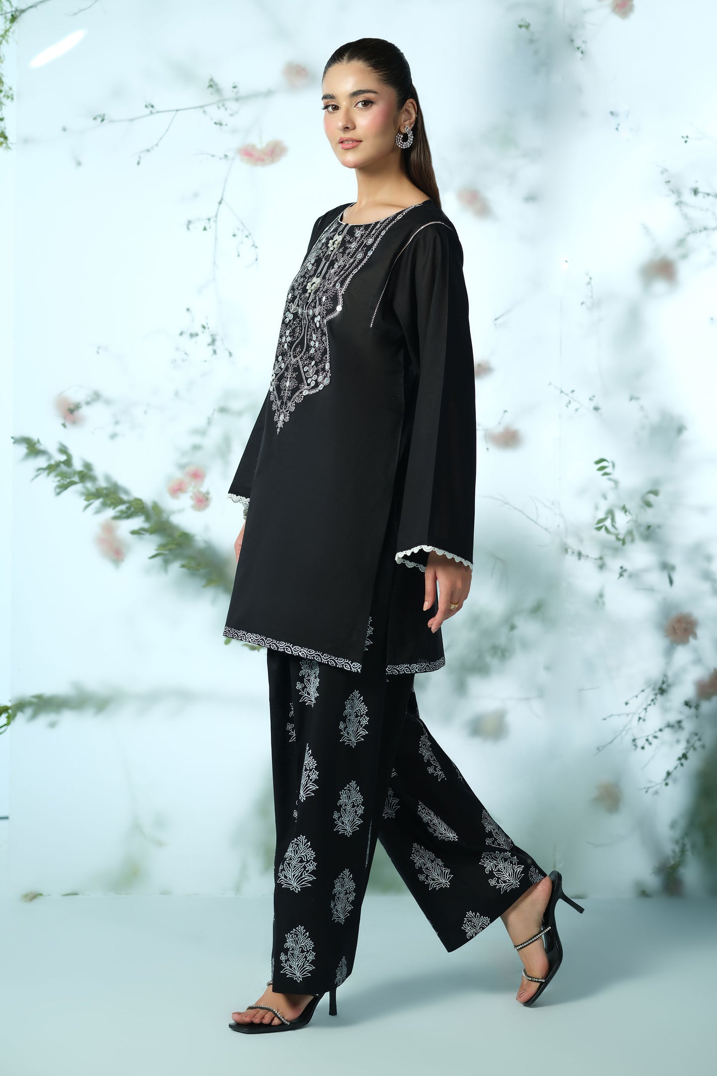 LAWN | EMBROIDERED