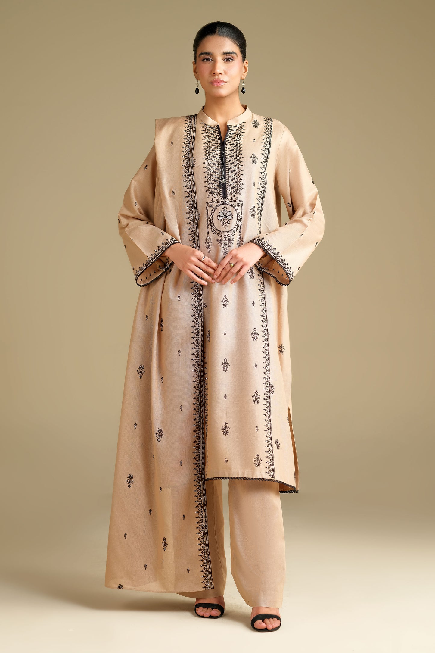 KHADDAR | EMBROIDERED