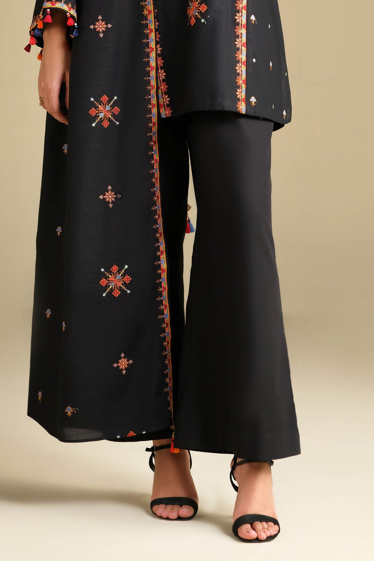 SLUB KHADDAR | EMBROIDERED