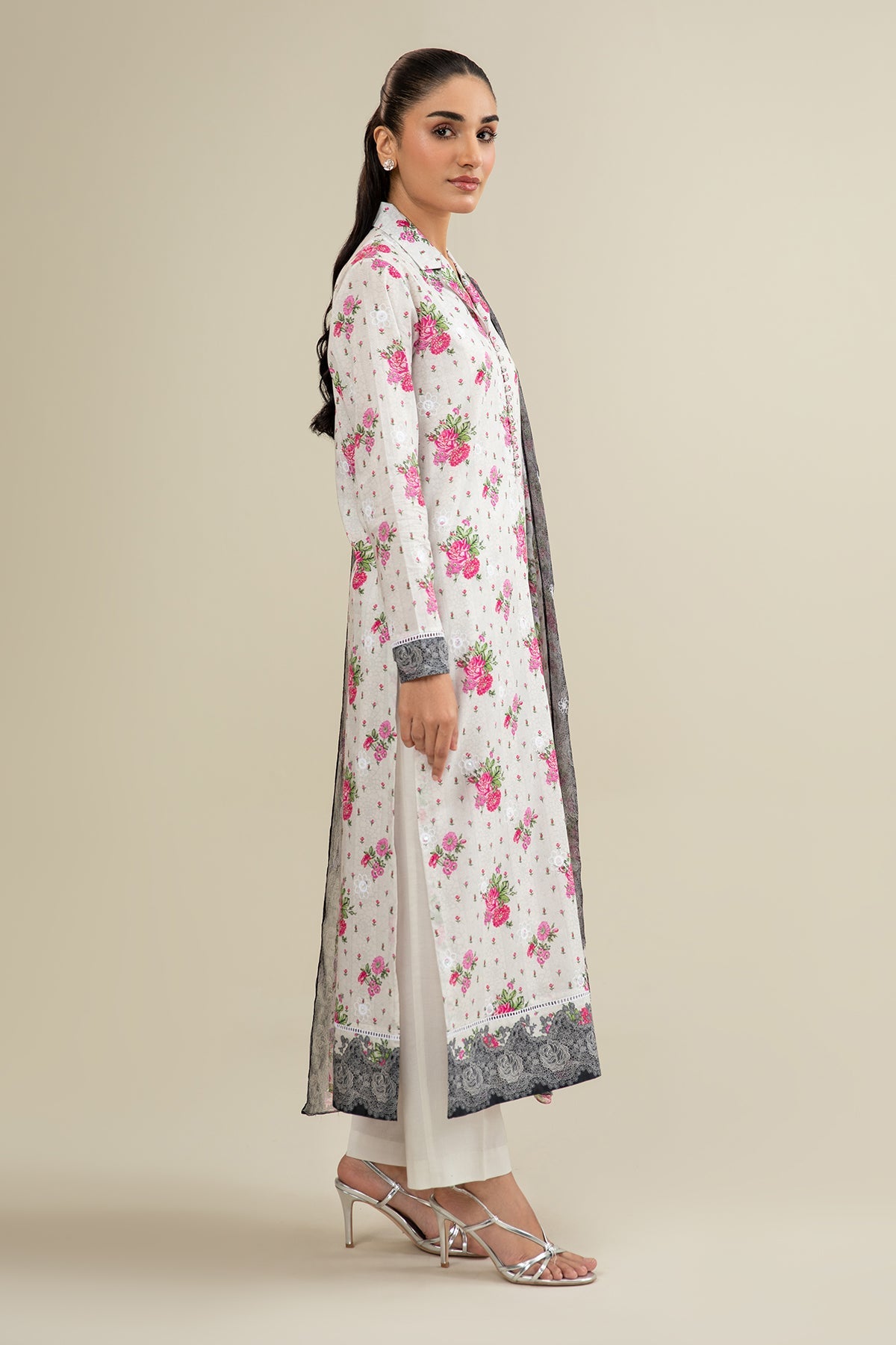 3 Piece - Printed & Embroidered Lawn Suit - E1690 - Shop Now at Kayseria