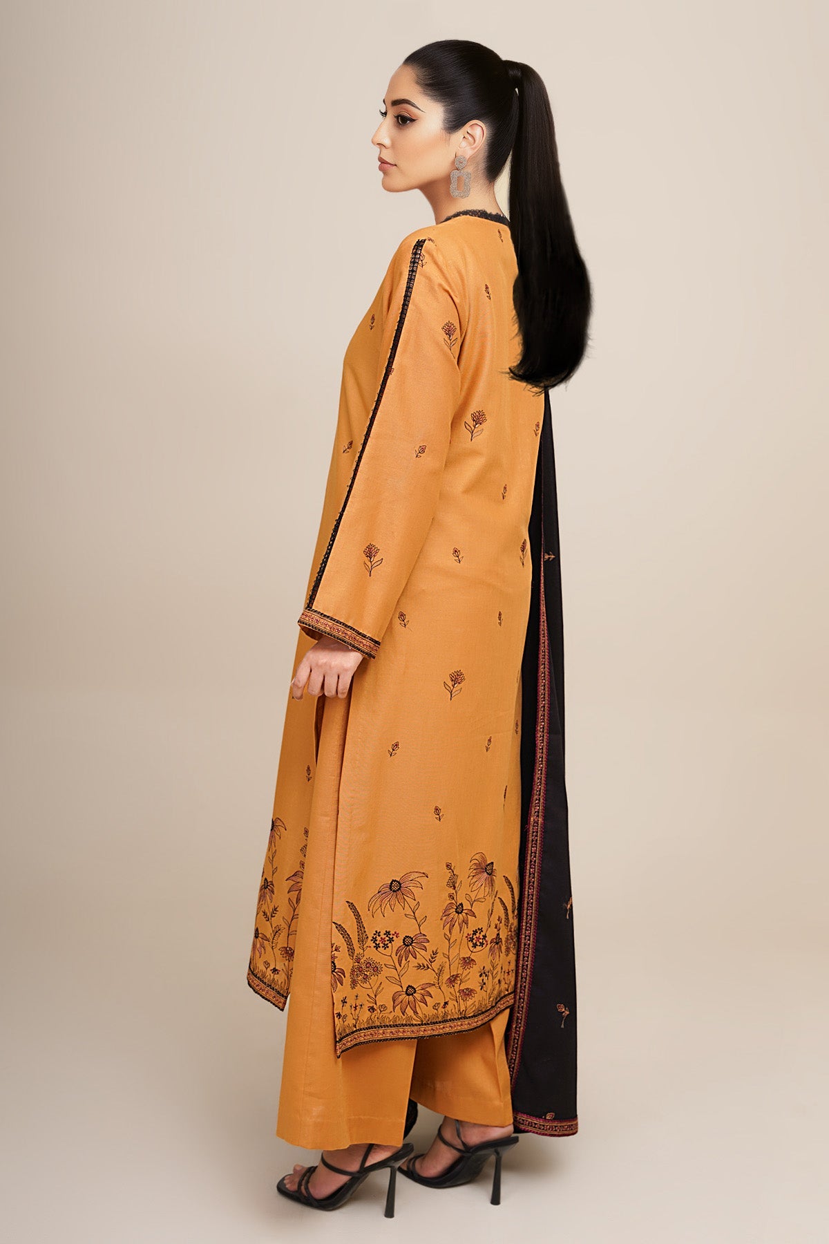 3 Piece - Embroidered Khaddar Suit - E1759 - Shop Now at Kayseria