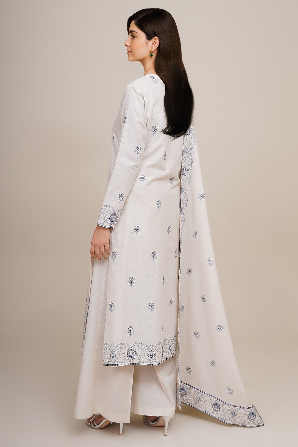 3 Piece - Embroidered Khaddar Suit - E1762 - Shop Now at Kayseria