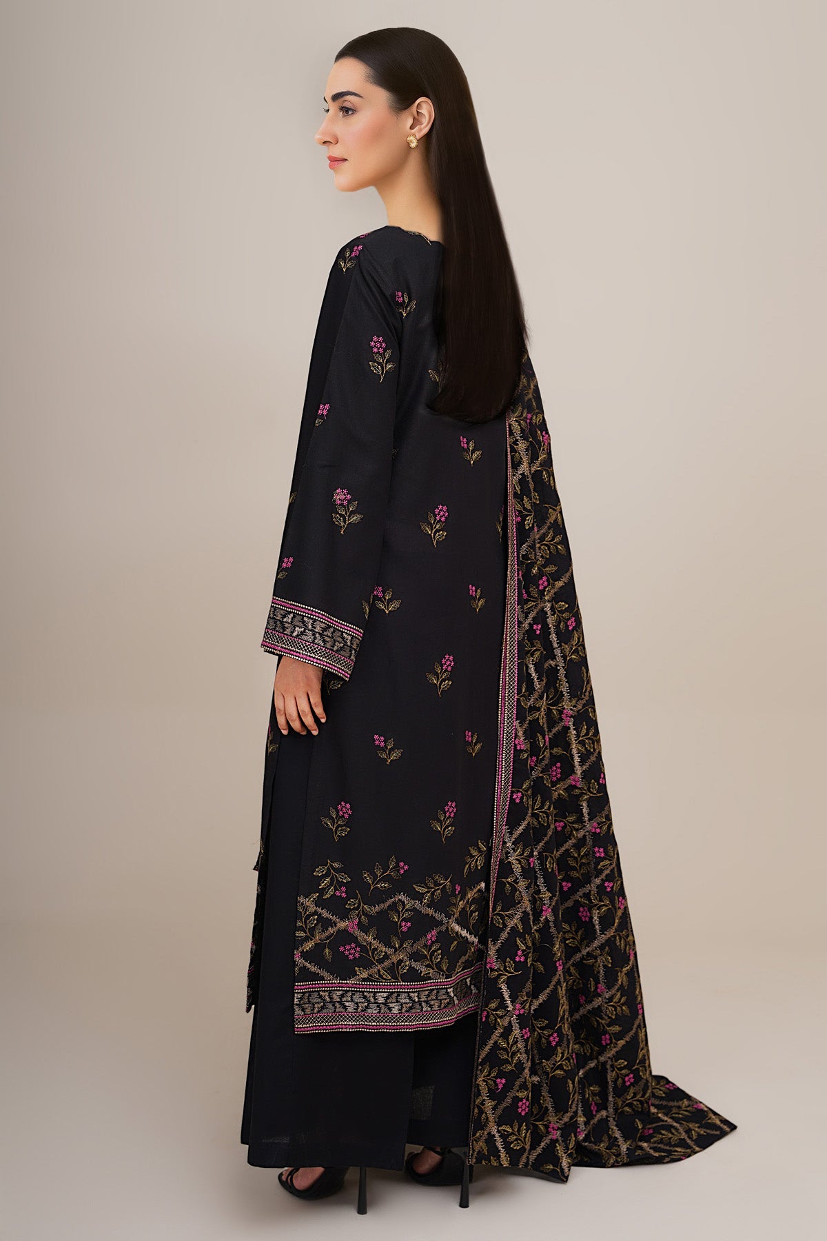 3 Piece - Embroidered Khaddar Suit - E1765 - Shop Now at Kayseria