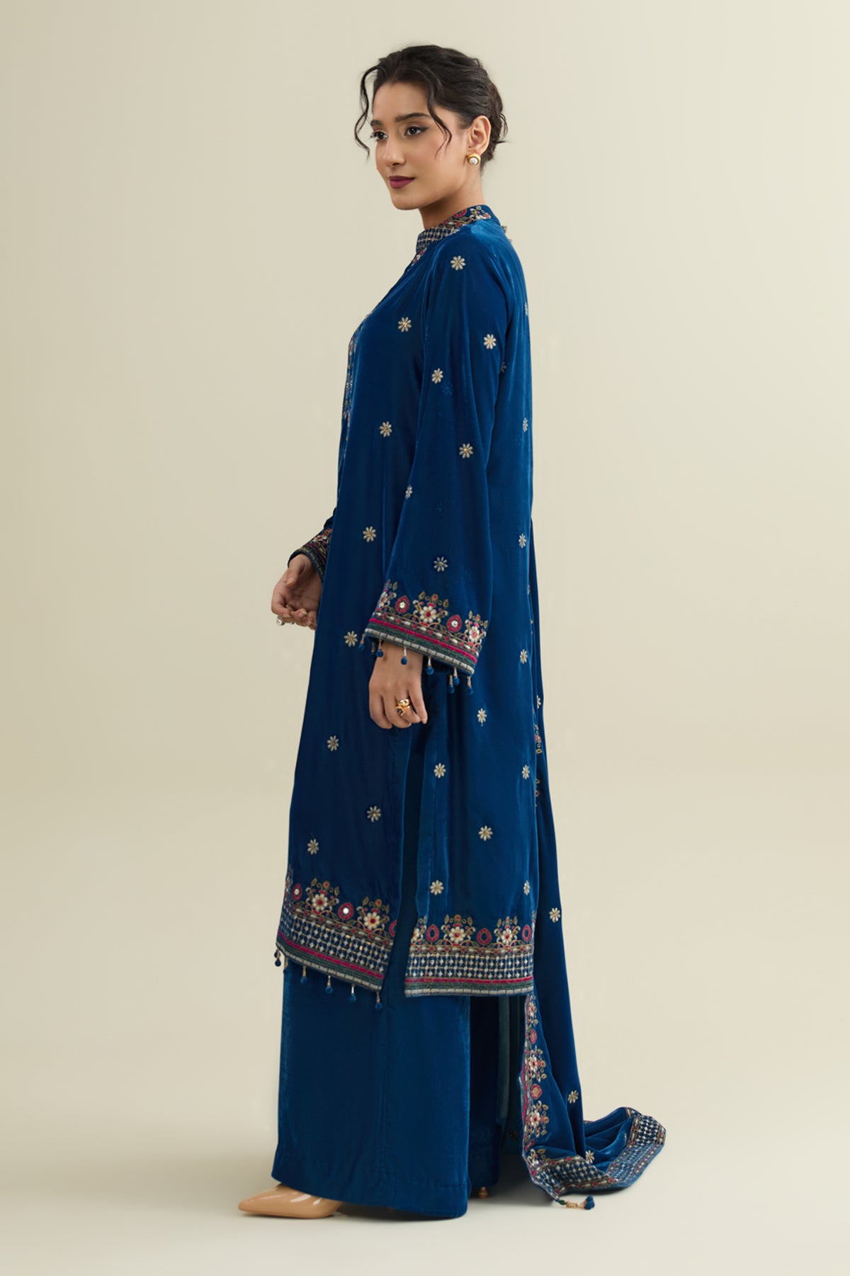 VELVET | EMBROIDERED - Shop Now at Kayseria