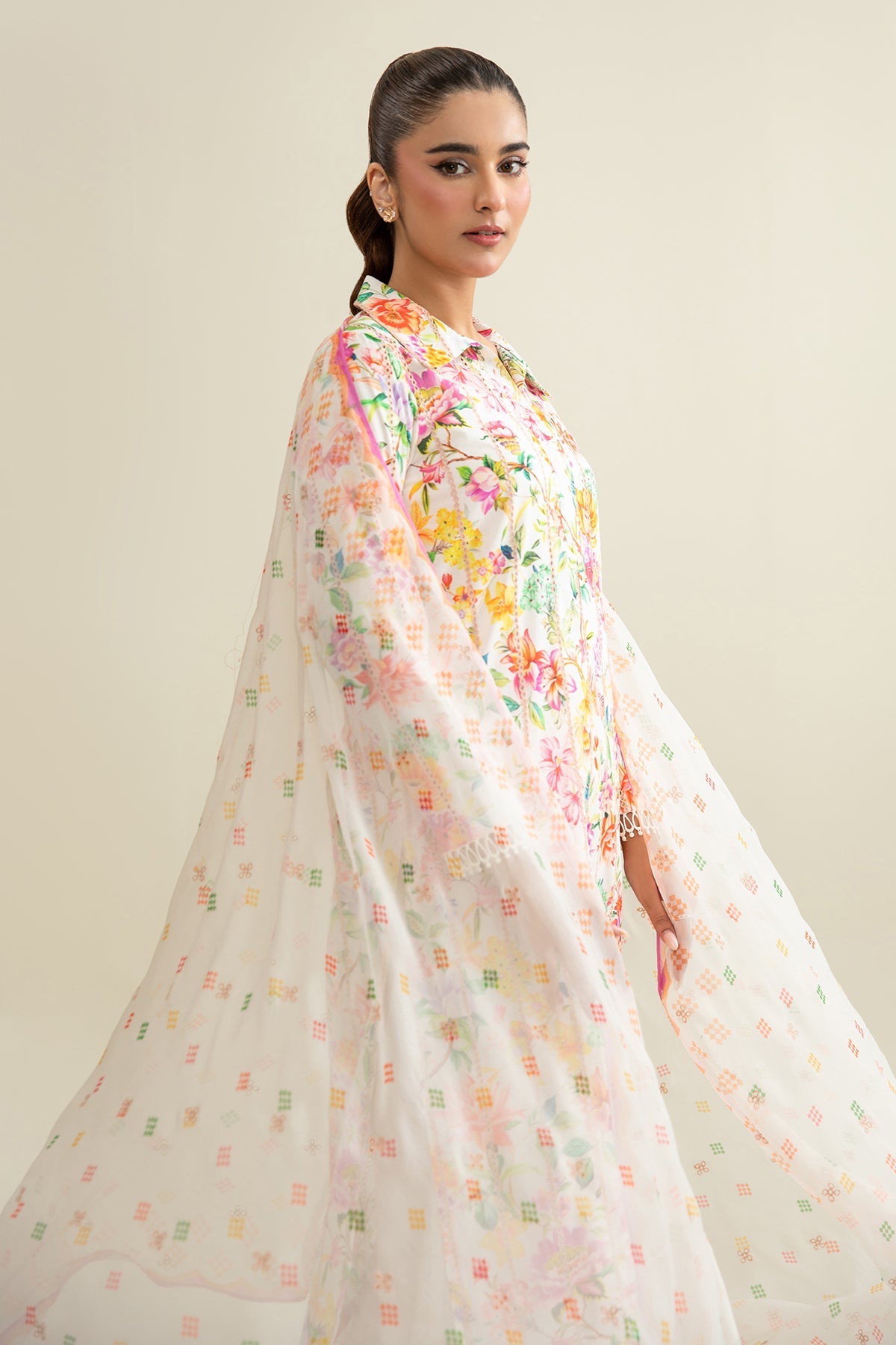 3 Piece - Printed & Embroidered Lawn Suit - E1914 - Shop Now at Kayseria