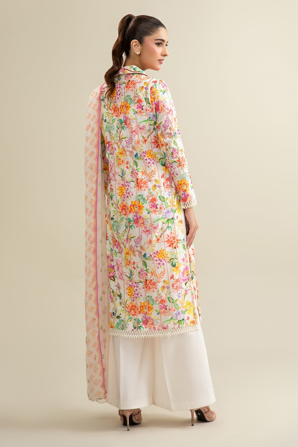 3 Piece - Printed & Embroidered Lawn Suit - E1914 - Shop Now at Kayseria