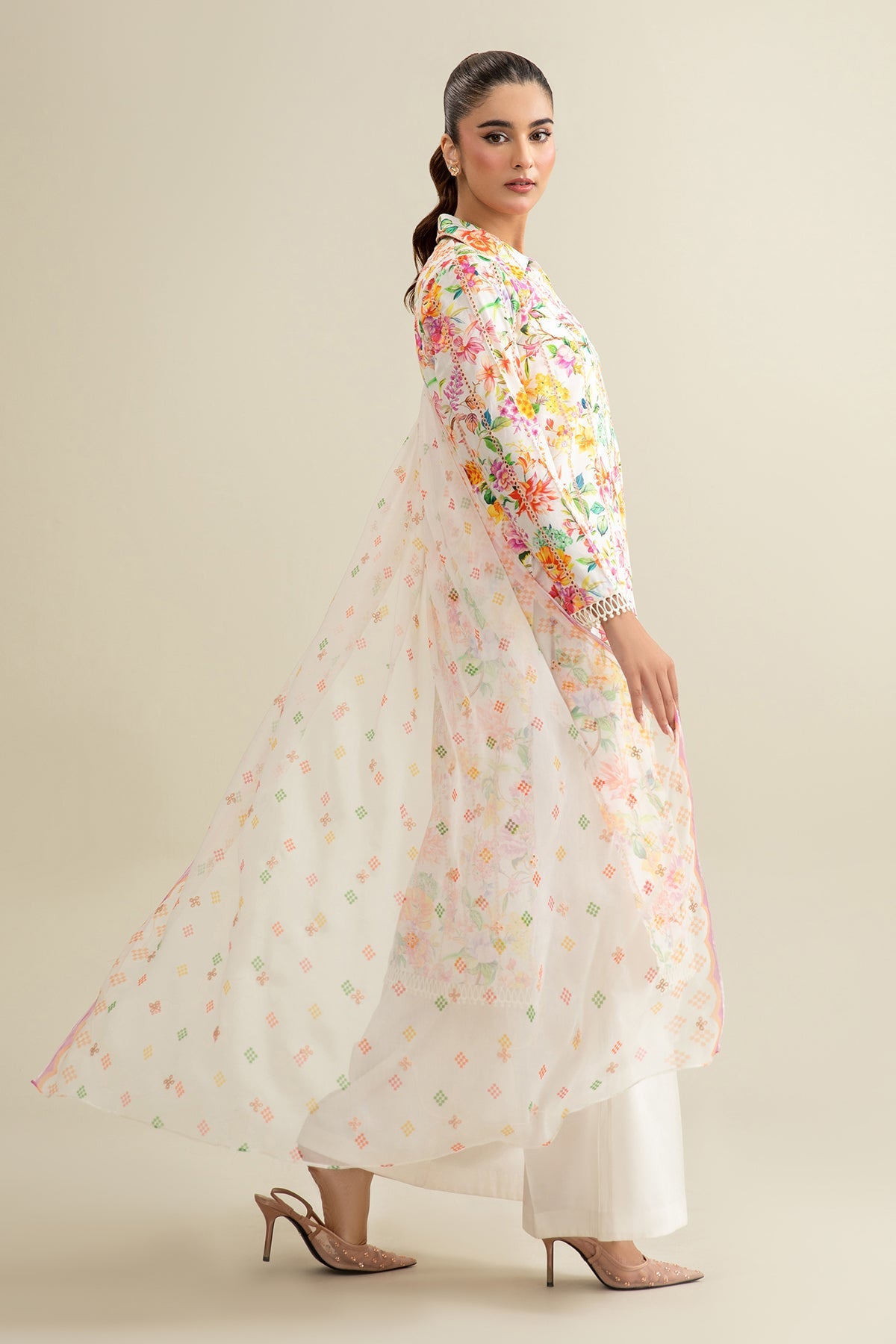 3 Piece - Printed & Embroidered Lawn Suit - E1914 - Shop Now at Kayseria