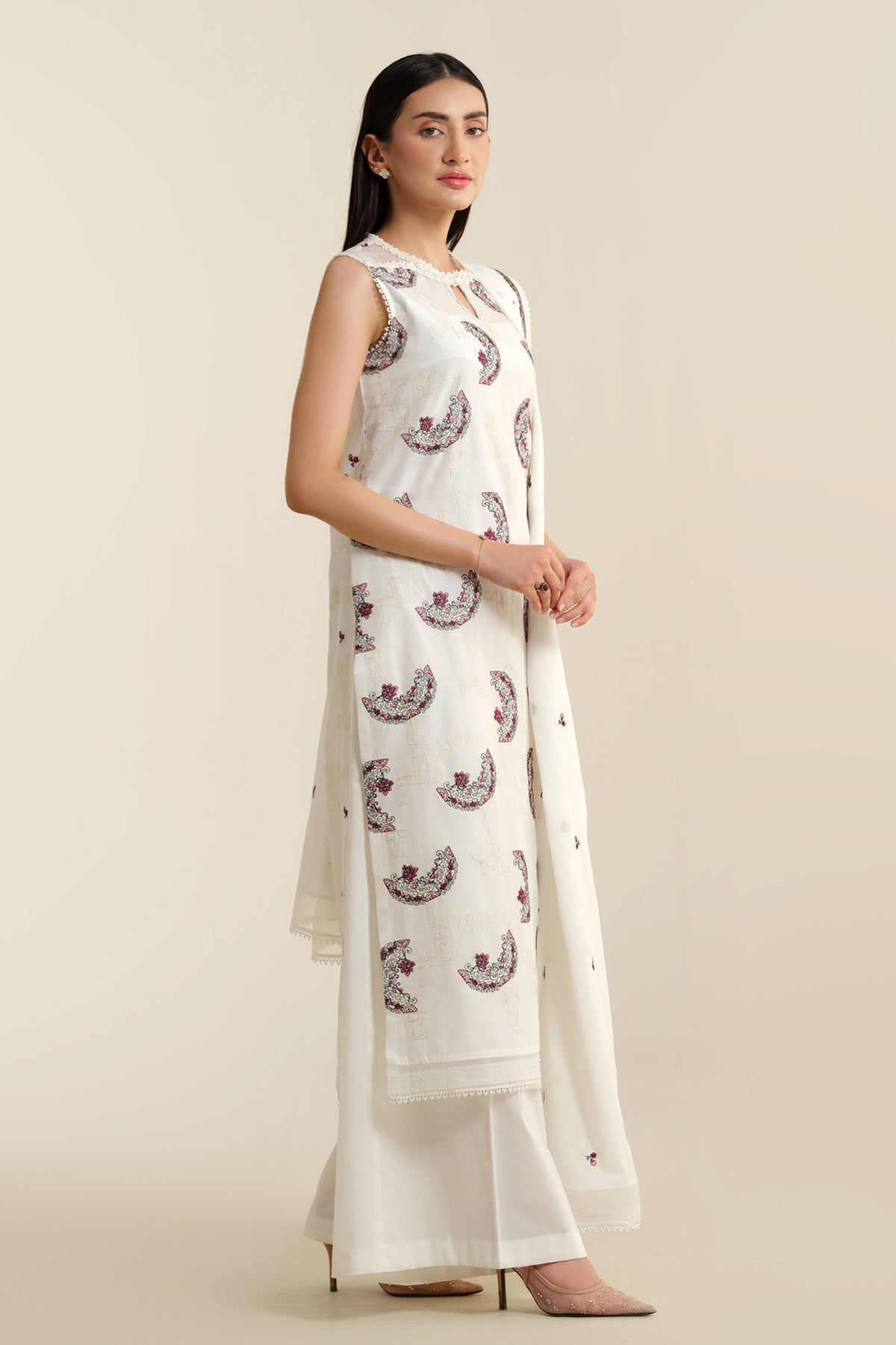 3 Piece - Embroidered Cotton Lawn Suit - E1925 - Shop Now at Kayseria