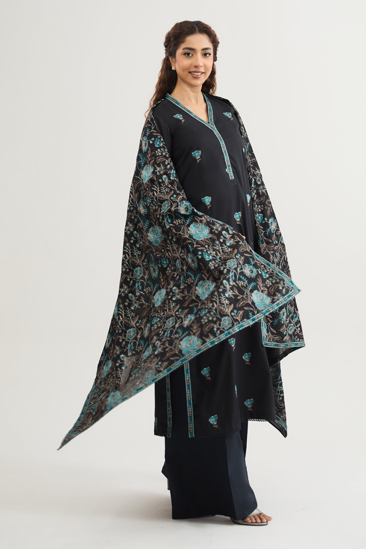 LAWN | EMBROIDERED - Shop Now at Kayseria