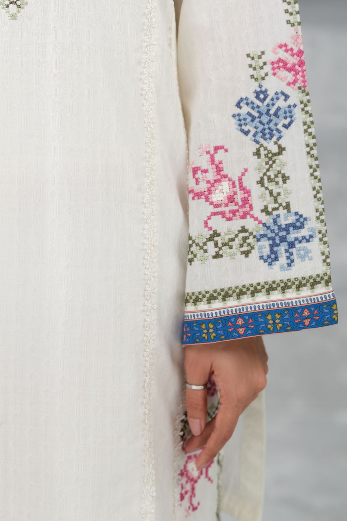 LAWN | EMBROIDERED