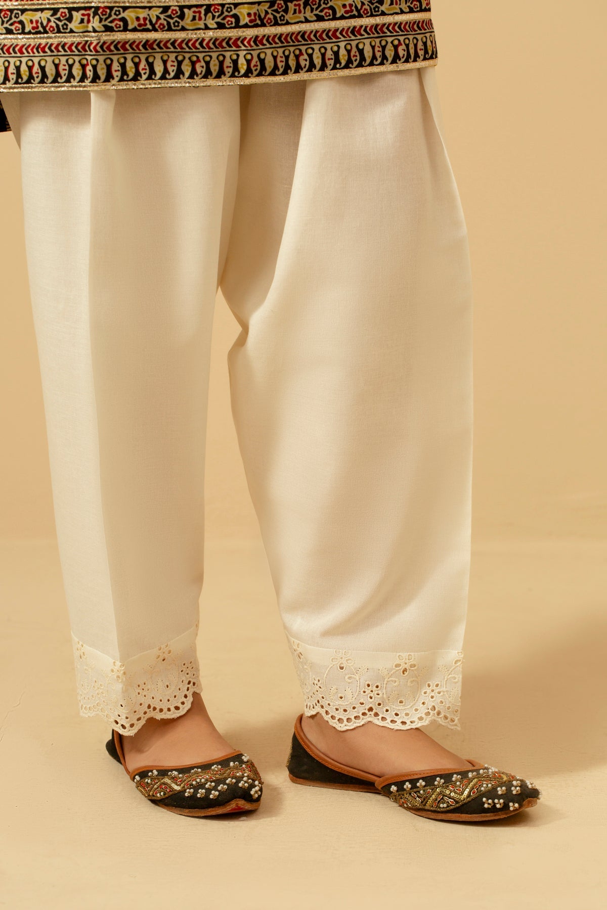 Embroidered Khaddar Trouser - KPW24-P3069-69 - Shop Now at Kayseria