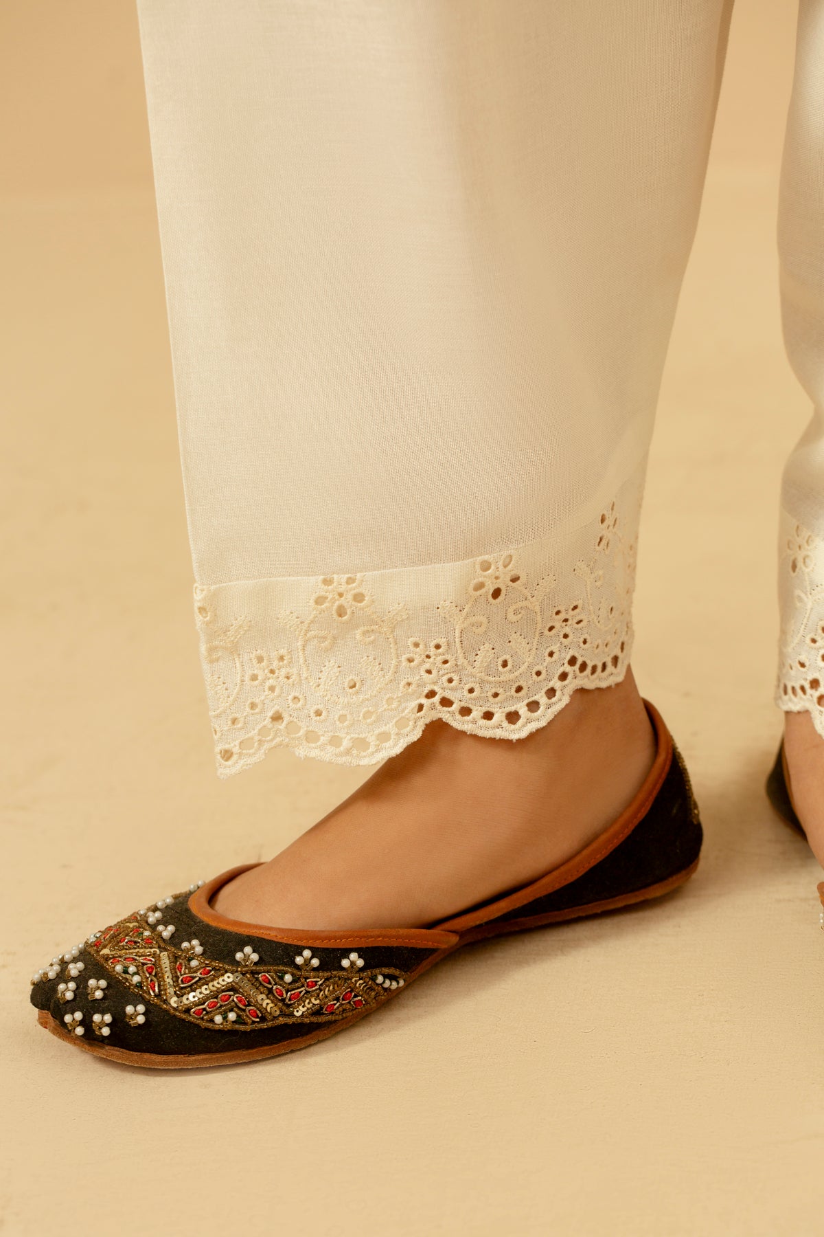 Embroidered Khaddar Trouser - KPW24-P3069-69 - Shop Now at Kayseria