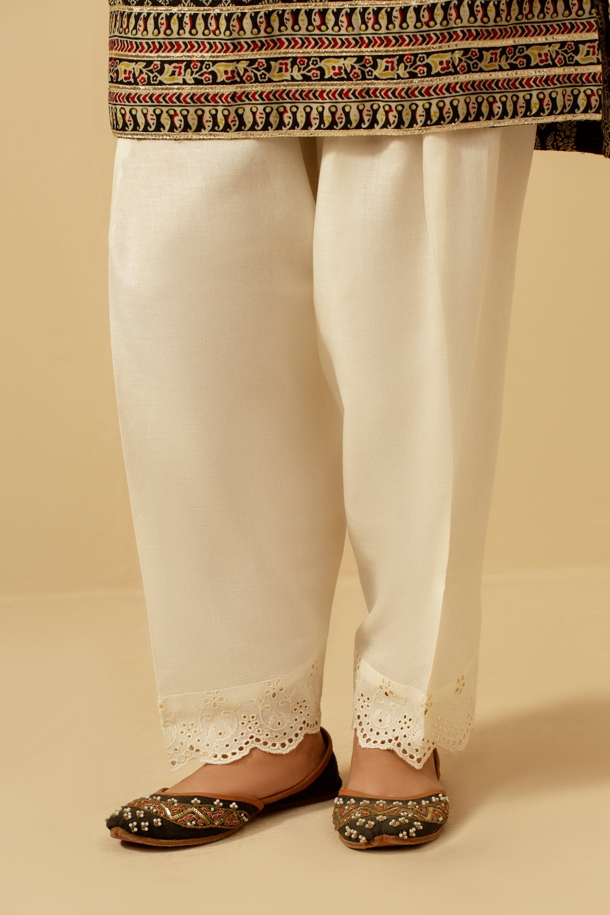 Embroidered Khaddar Trouser - KPW24-P3069-69 - Shop Now at Kayseria