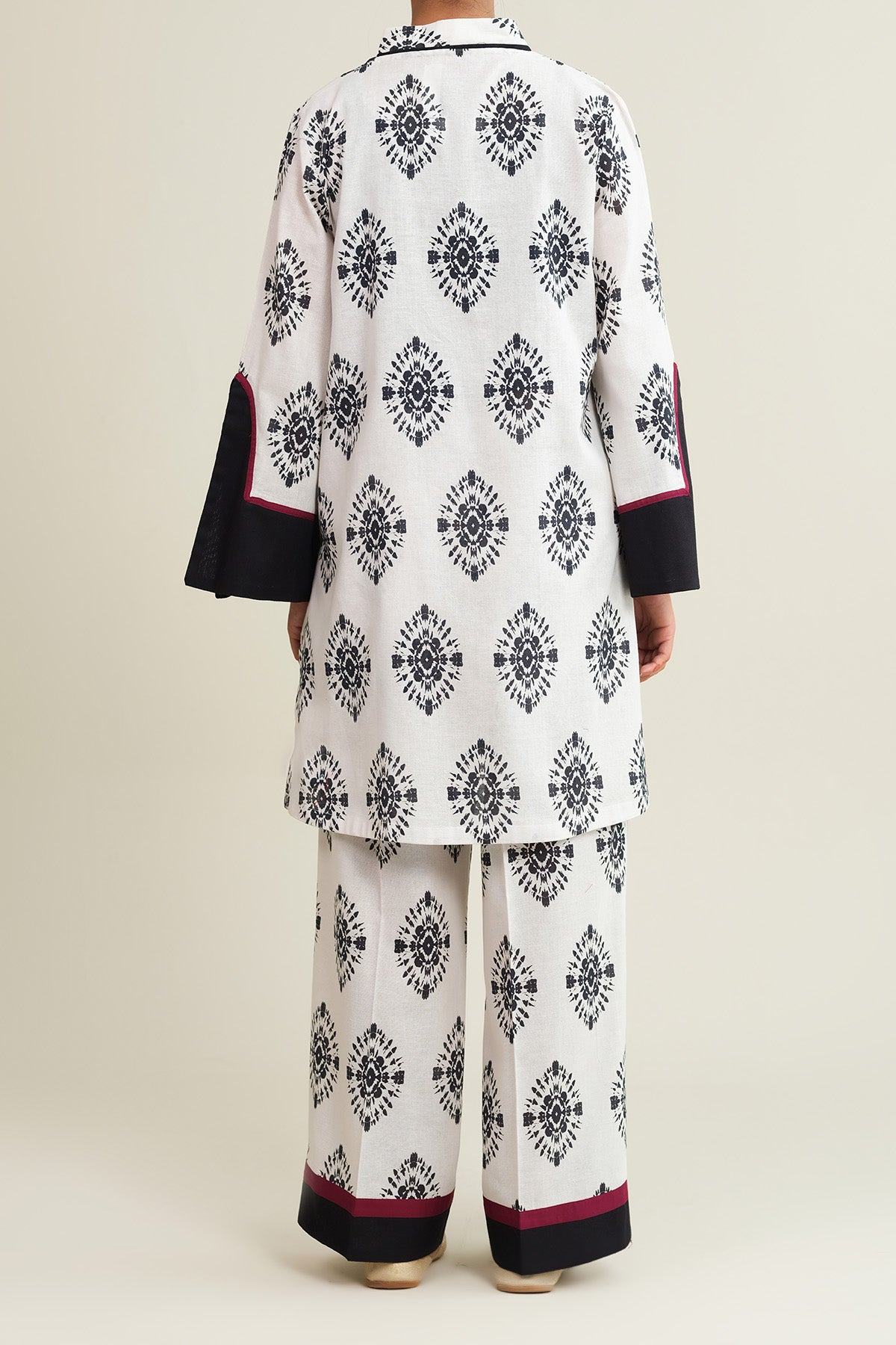 2 Piece - Printed & Embellished Khaddar Suit - KPW25-P3701 - Shop Now at Kayseria