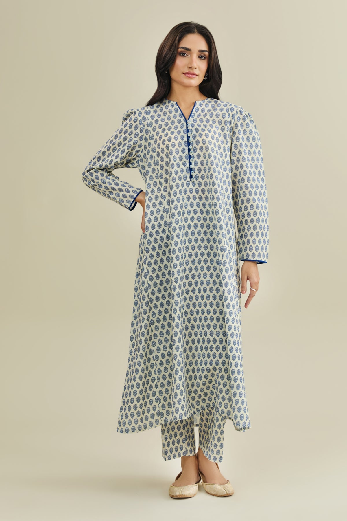 2 Piece - Printed & Embellished Khaddar Suit - KPW25-P3702 - Shop Now at Kayseria