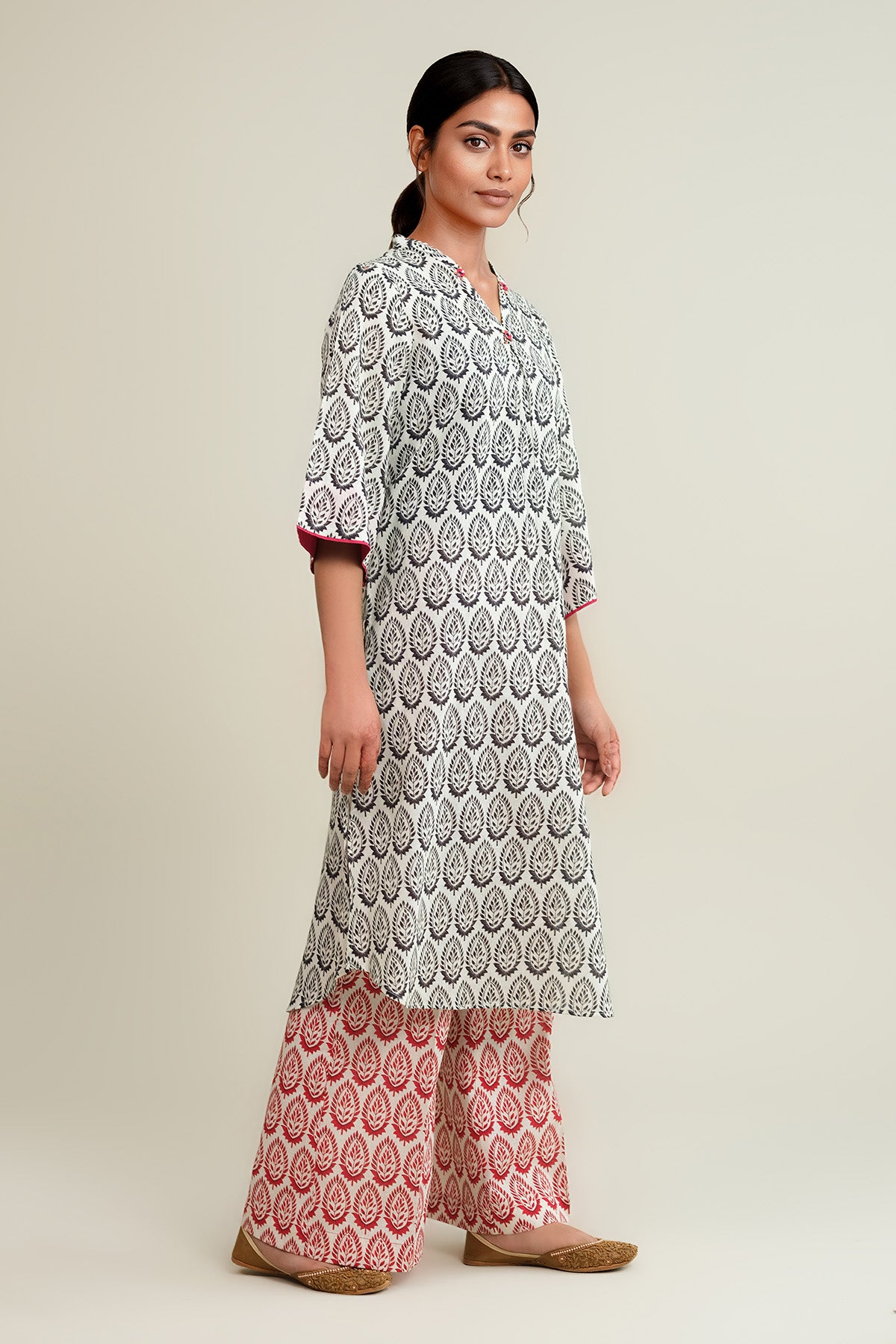 2 Piece - Printed & Embellished Khaddar Suit - KPW25-P3705 - Shop Now at Kayseria