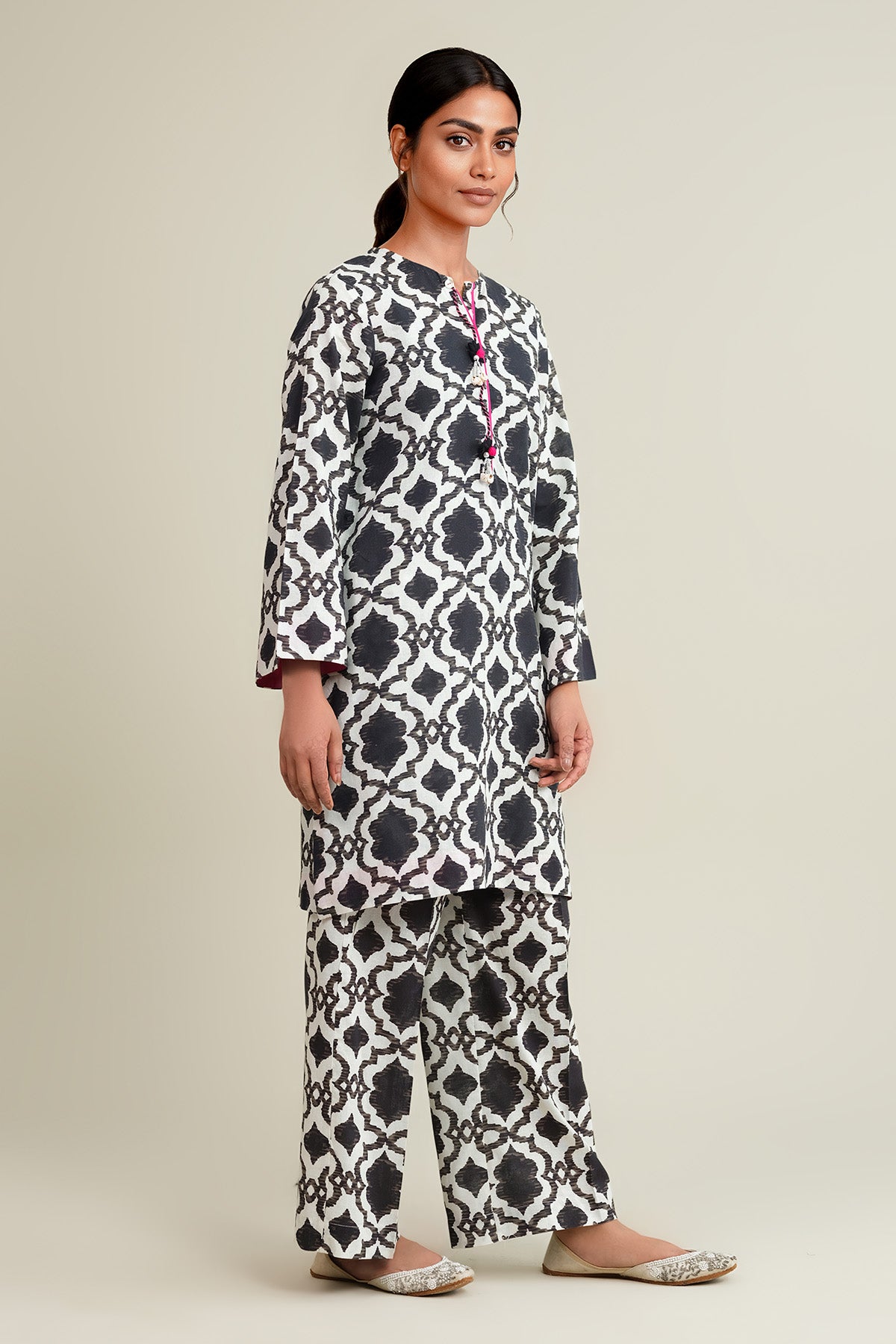 2 Piece - Printed Khaddar Suit - KPW25-P3707 - Shop Now at Kayseria