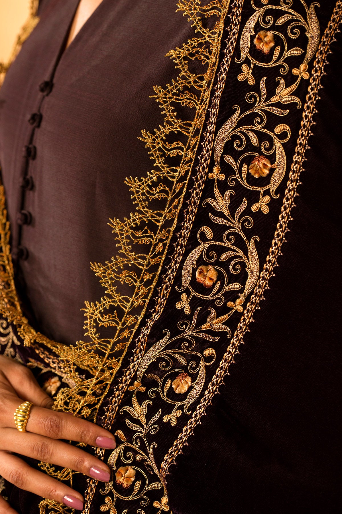 VELVET | EMBROIDERED | MC2040