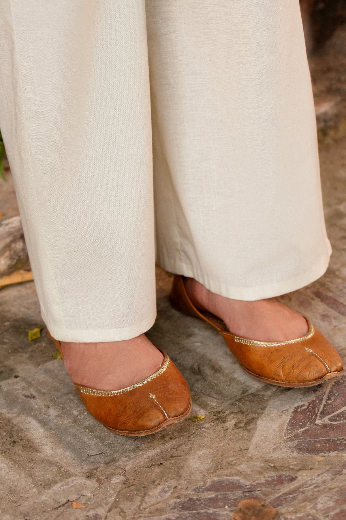 2 Piece - Embroidered Khaddar Suit - MC2112 - Shop Now at Kayseria