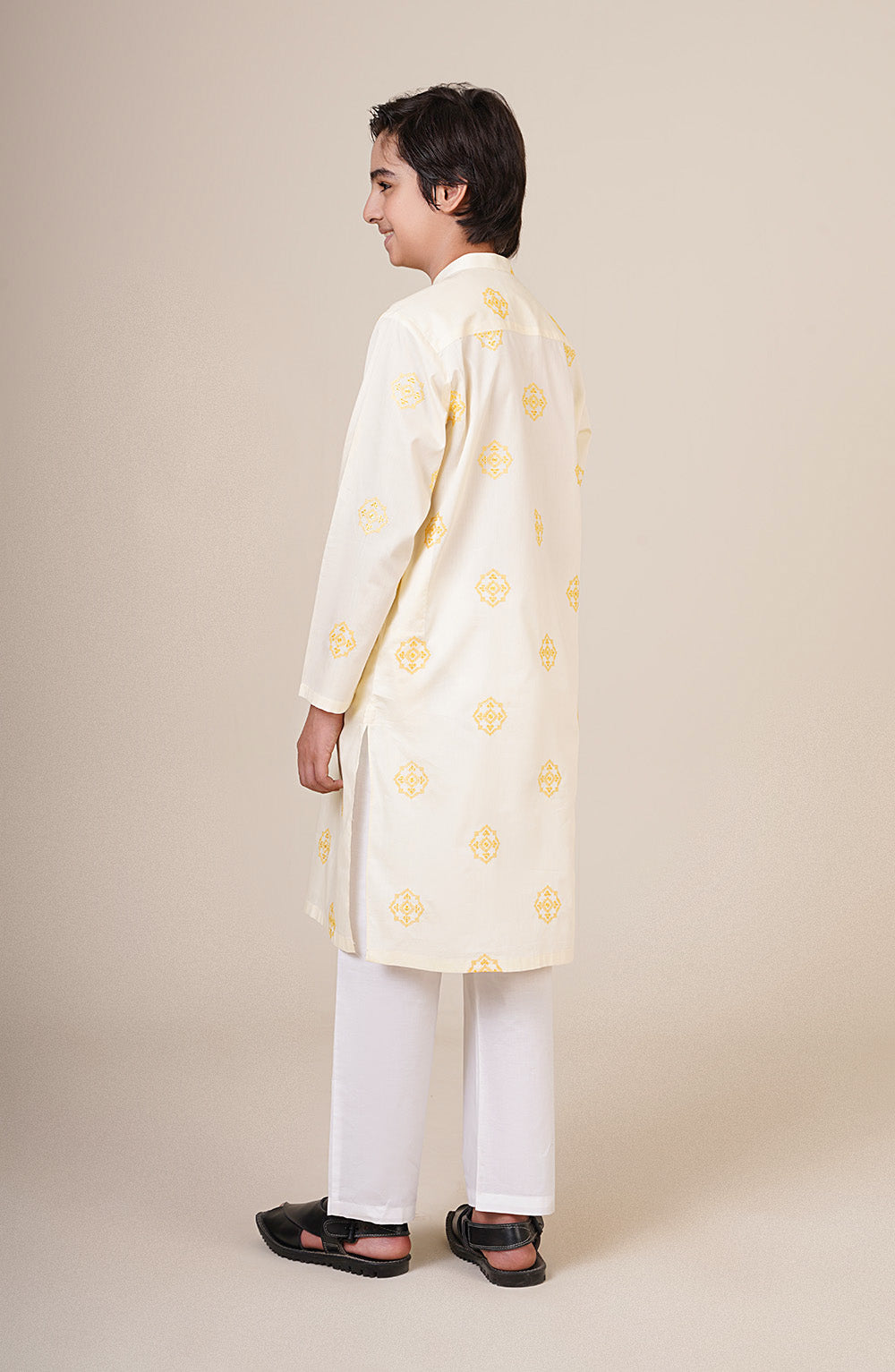 Embroidered Kurta - SBK812225 - Shop Now at Leisure Club