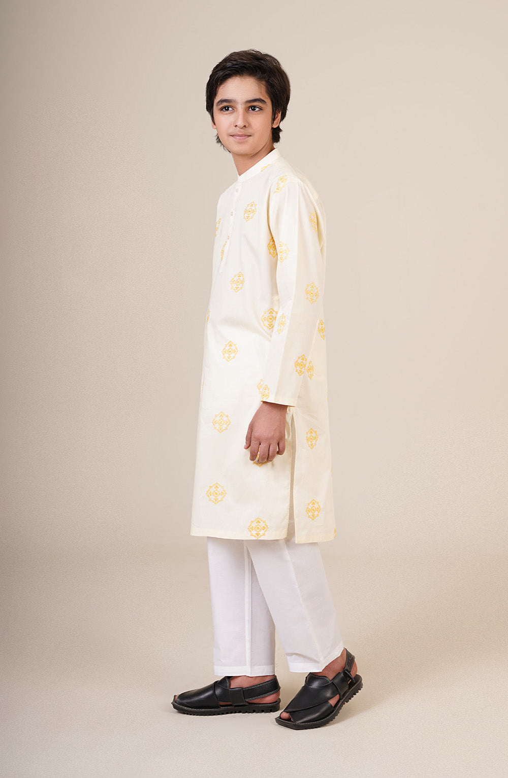 Embroidered Kurta - SBK812225 - Shop Now at Leisure Club