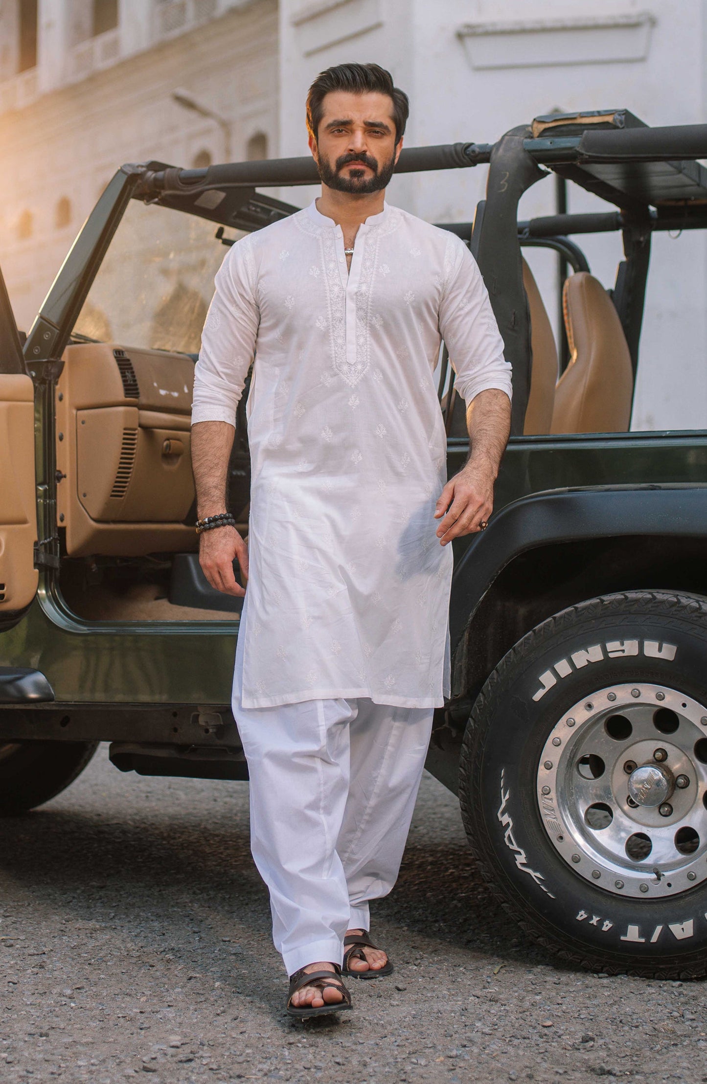 Men's Lawn Embroidered Kurta - SMK711125