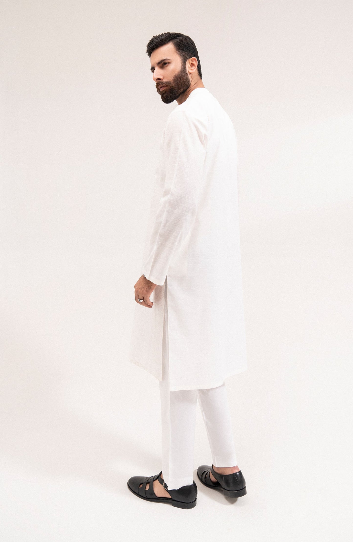 Men's Embroidered Kurta