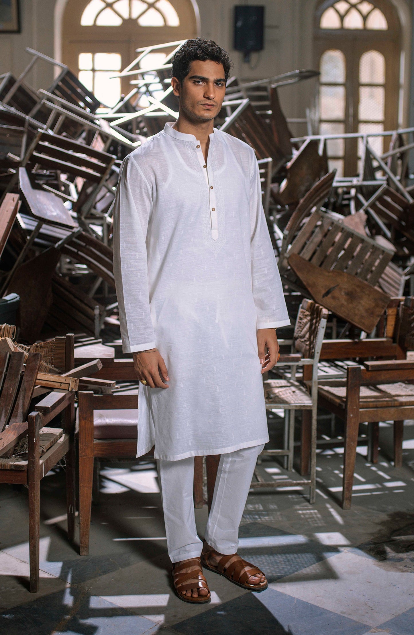 Men's Embroidered Kurta