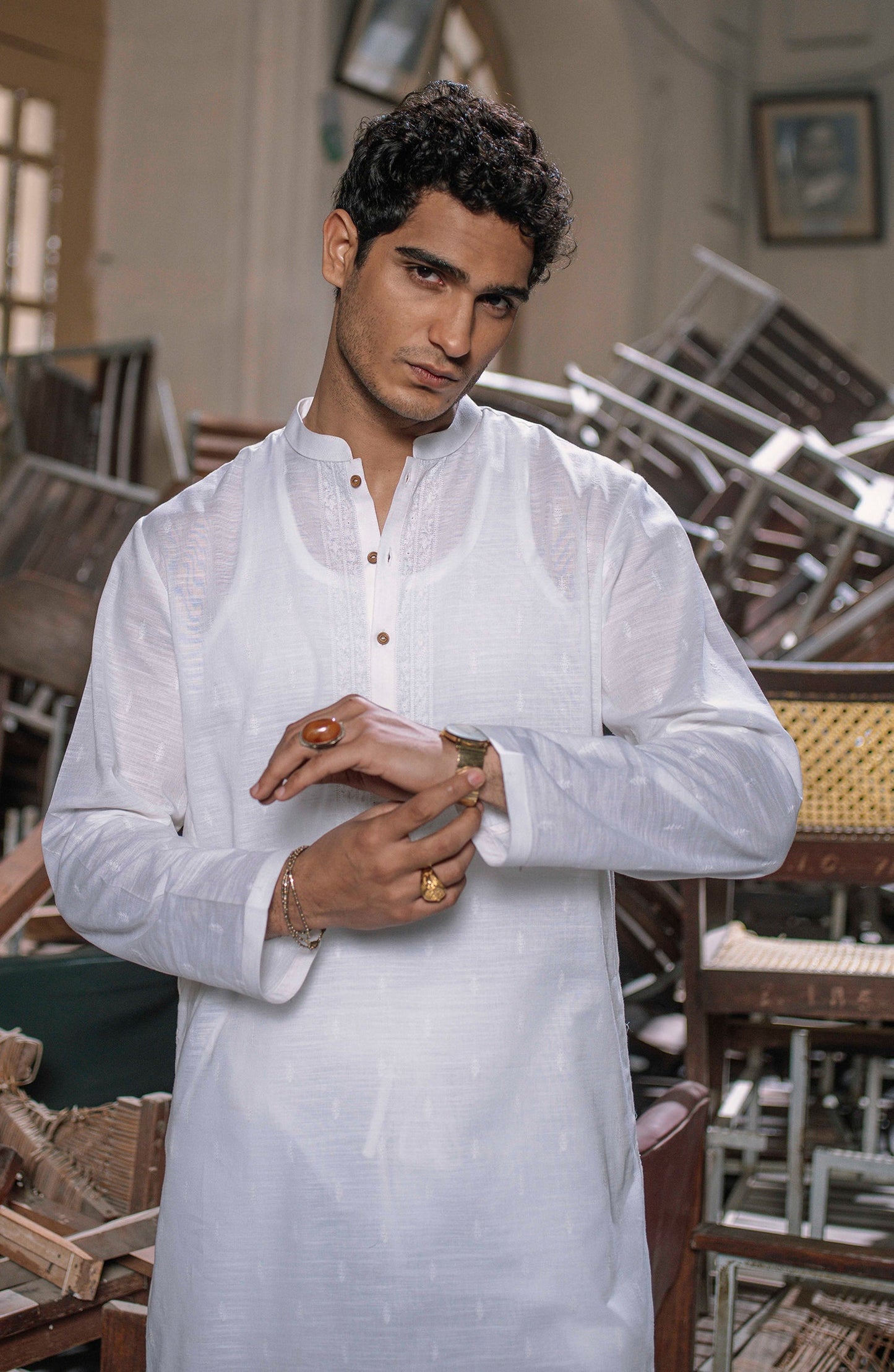 Men's Embroidered Kurta