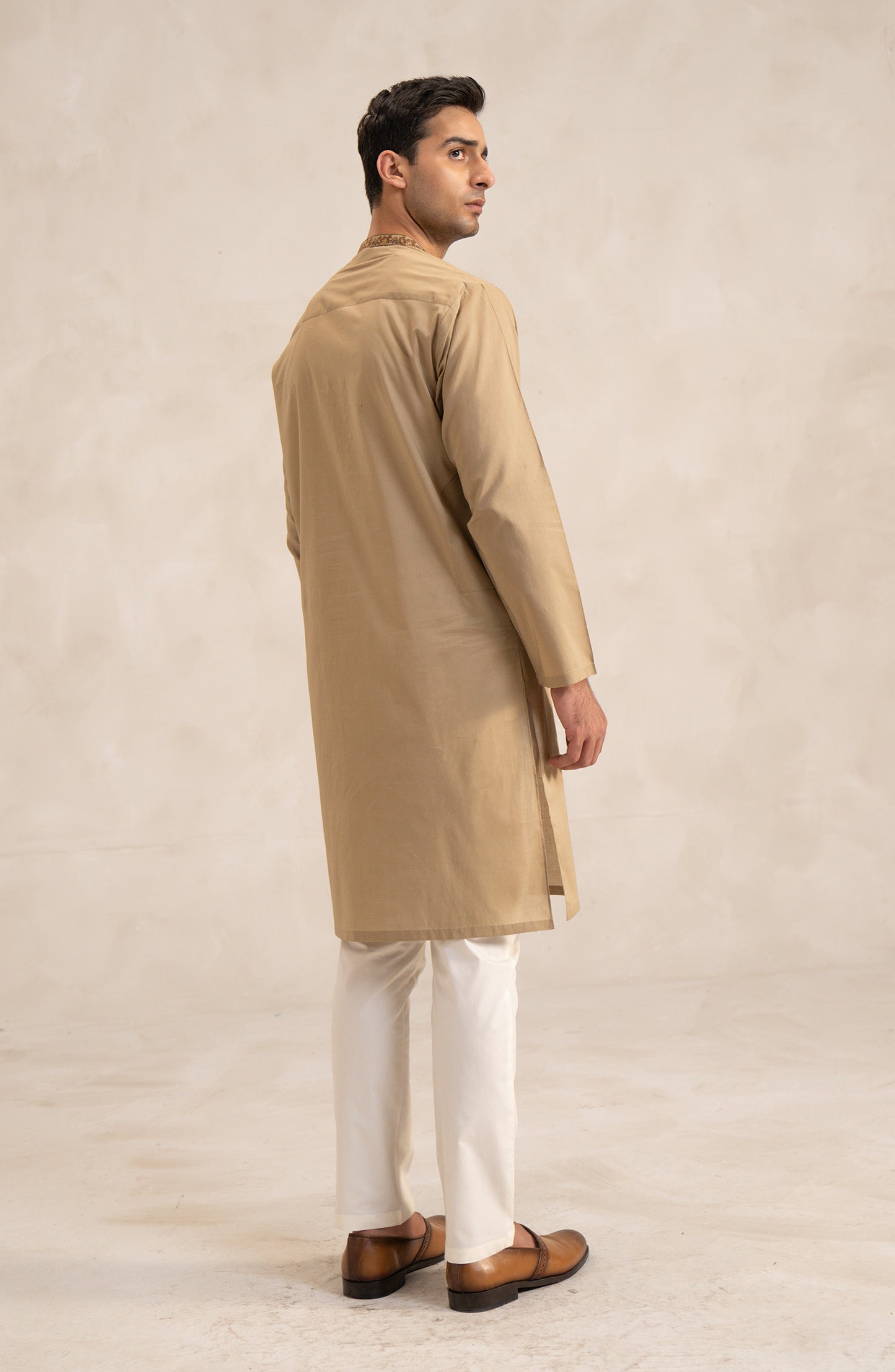 Men's Embroidered Kurta - Shop Now at Shahnameh