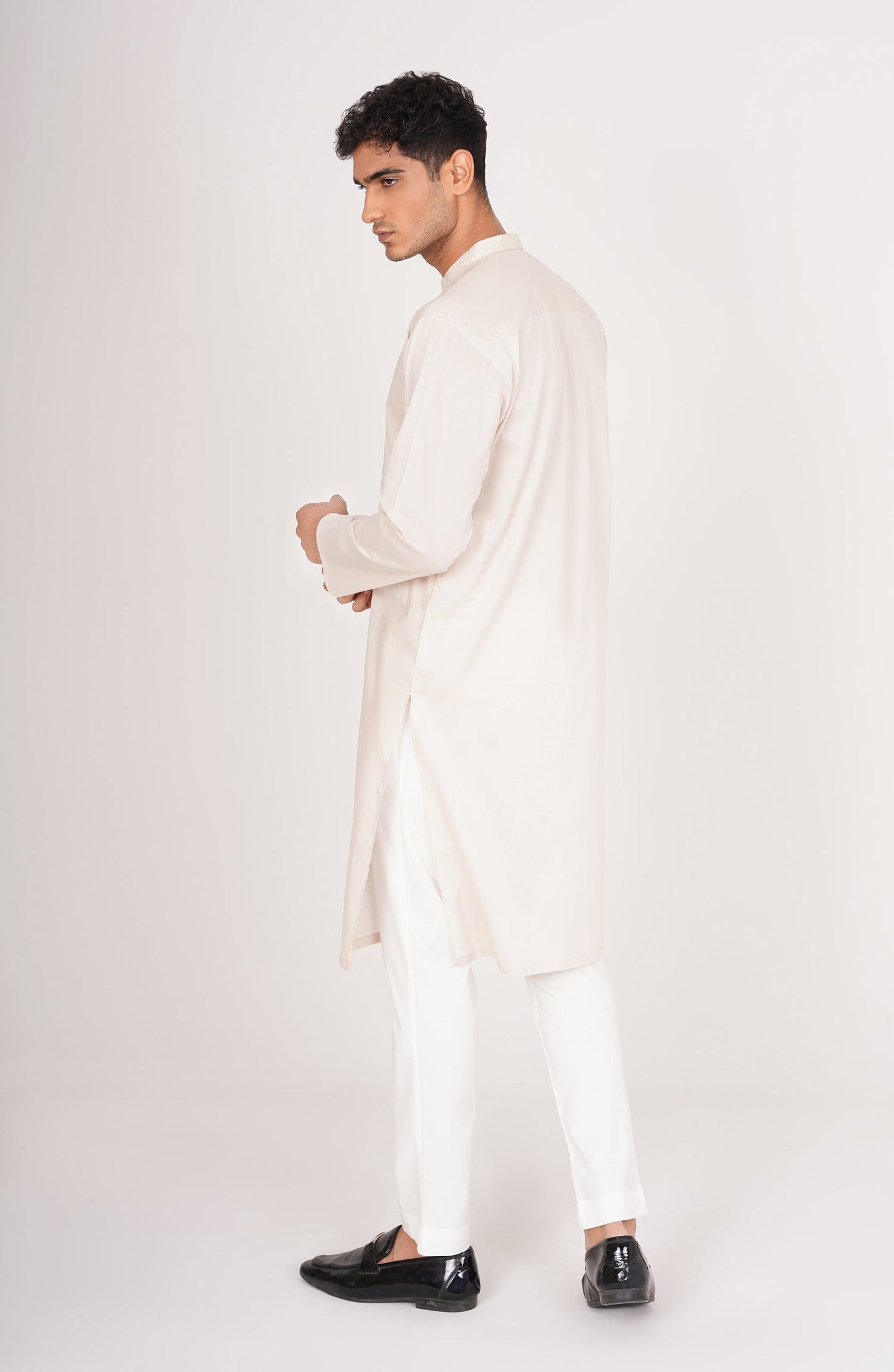 Men's Front Placket Embroidered Kurta - Shop Now at Shahnameh