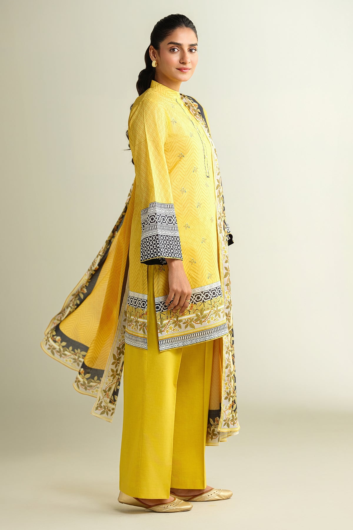 3 Piece - Printed Lawn Suit - X6150 - Shop Now at Kayseria