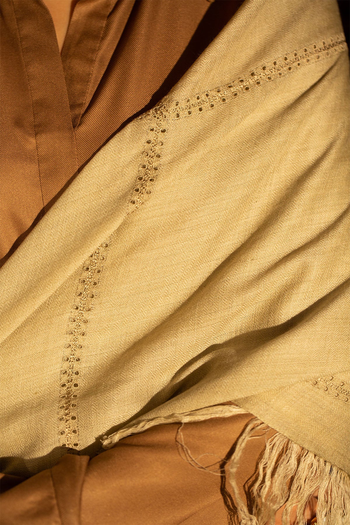 Embroidered Sawati Wool Stawler - MCP1520-2 - Shop Now at Kayseria