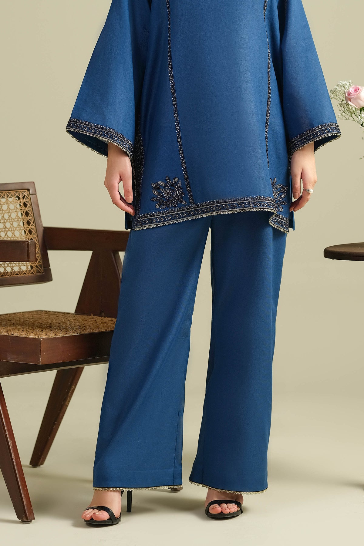 KHADDAR | EMBROIDERED