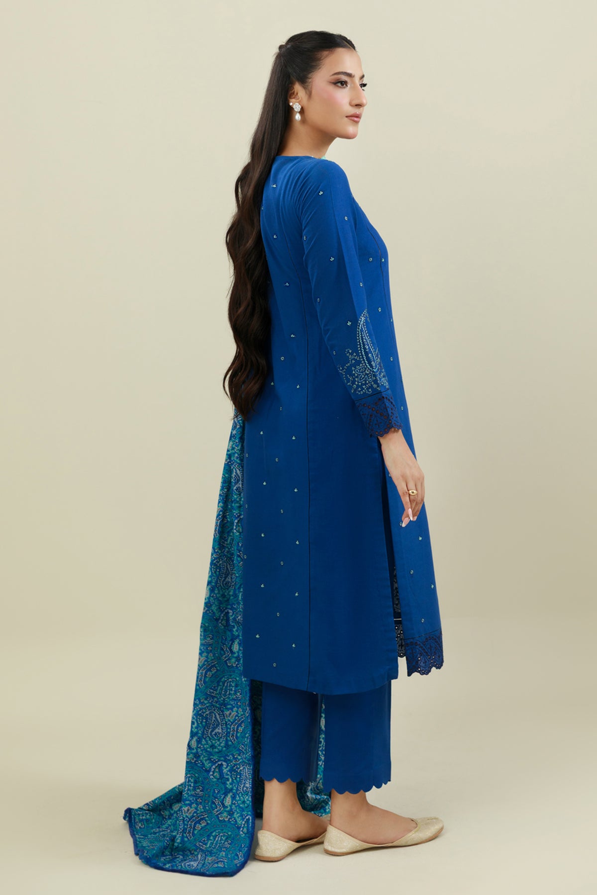 3 Piece - Embroidered Khaddar Suit - C6046-1 - Shop Now at Kayseria