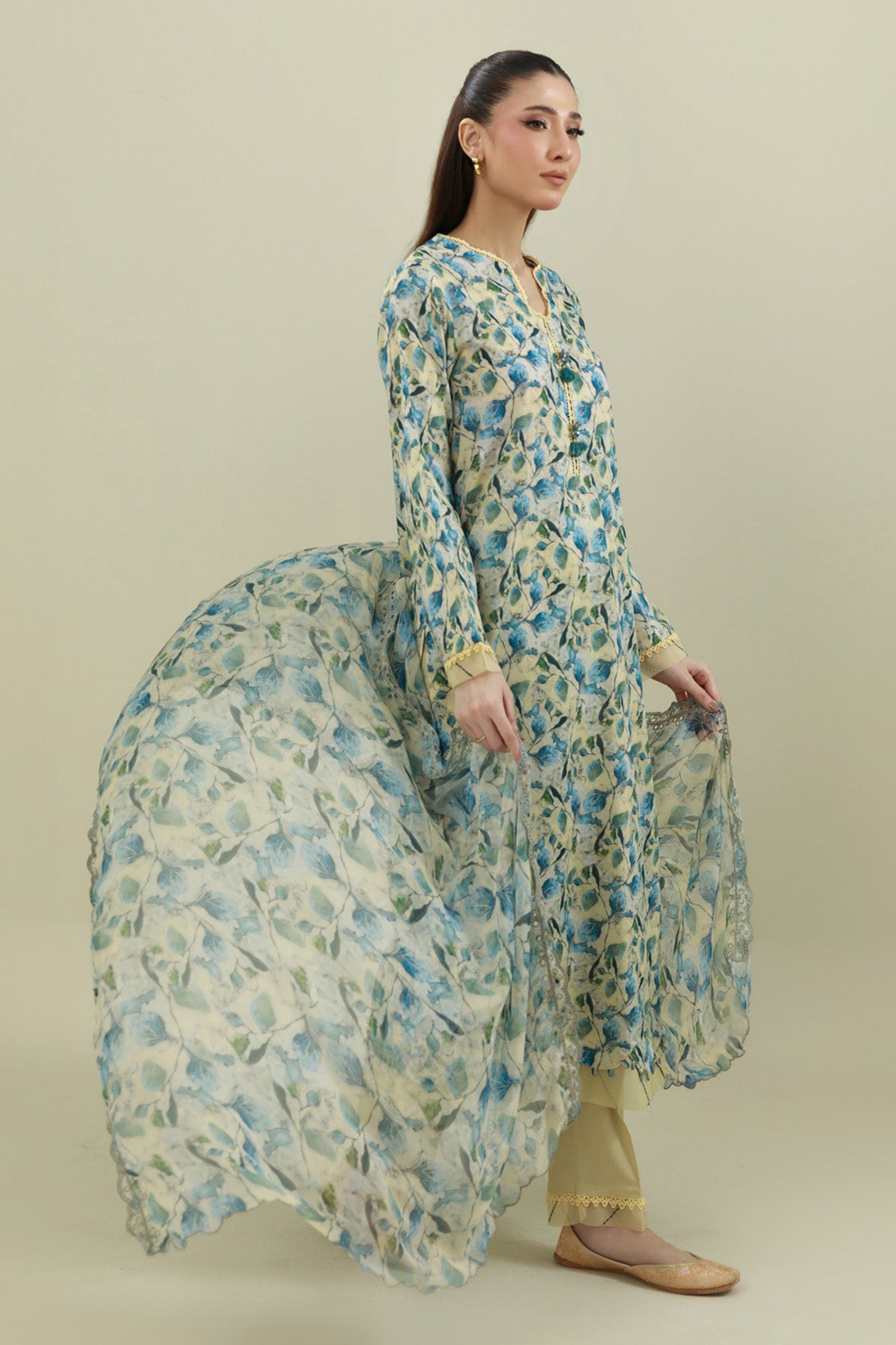 LAWN  |  EMBROIDERED - Shop Now at Kayseria