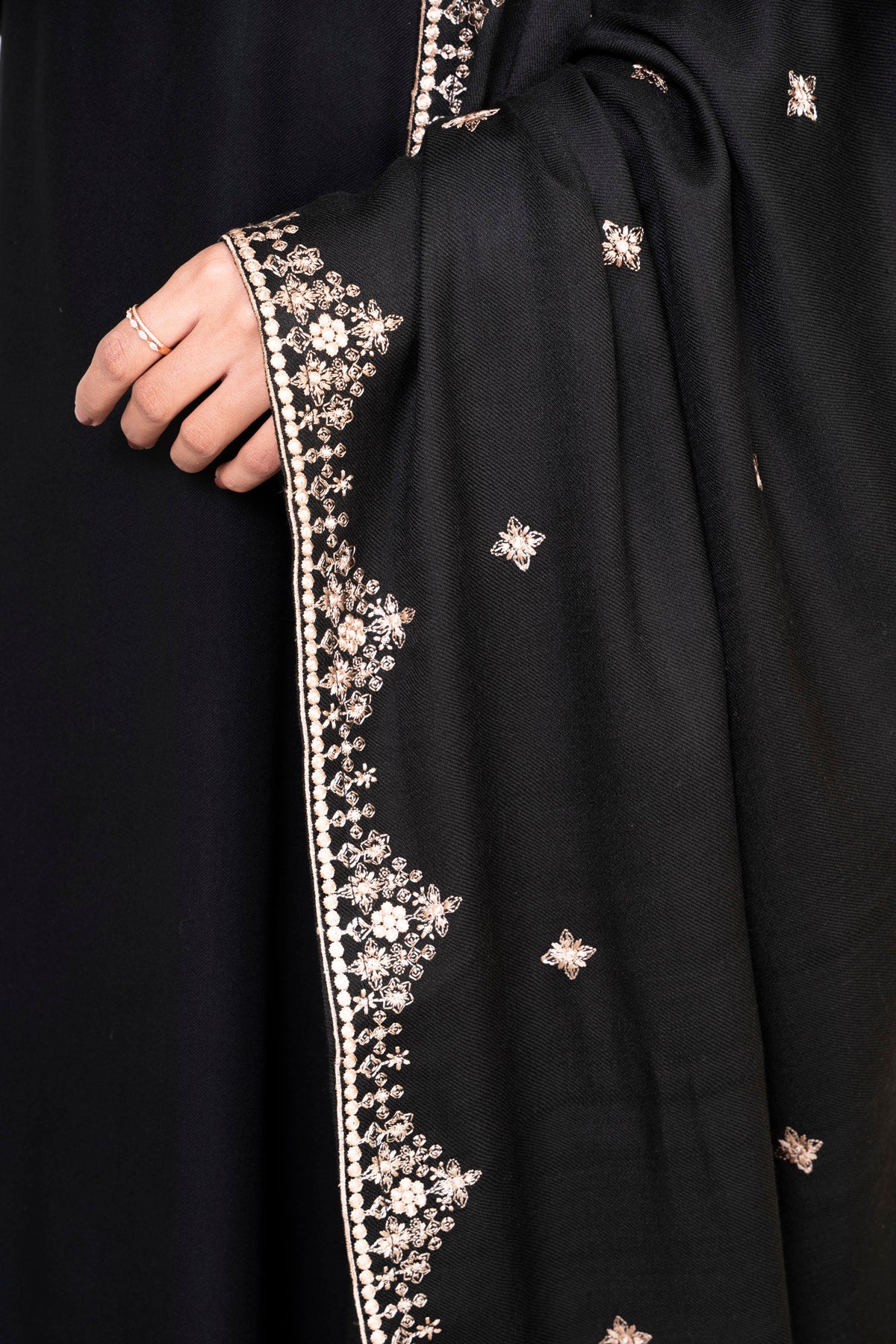 Embroidered Swati Wool Dupatta - C6429 - Shop Now at Kayseria