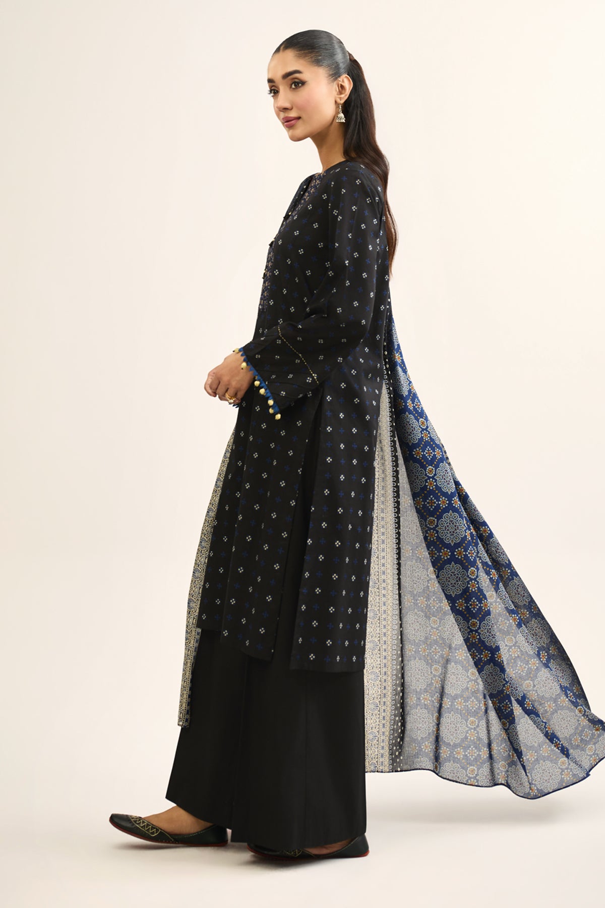 LAWN  |  EMBROIDERED - Shop Now at Kayseria