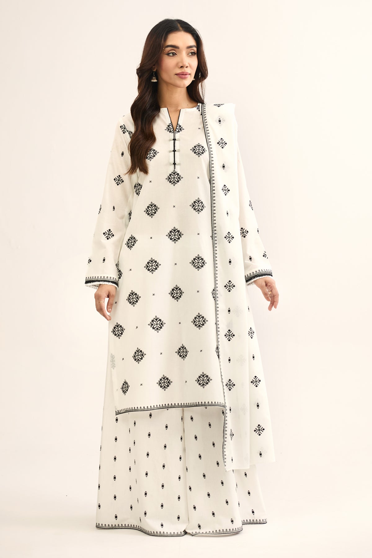 LAWN  |  EMBROIDERED - Shop Now at Kayseria