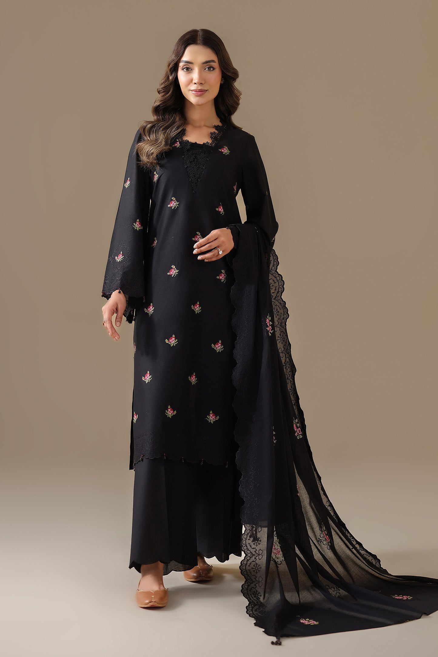 LAWN | EMBROIDERED