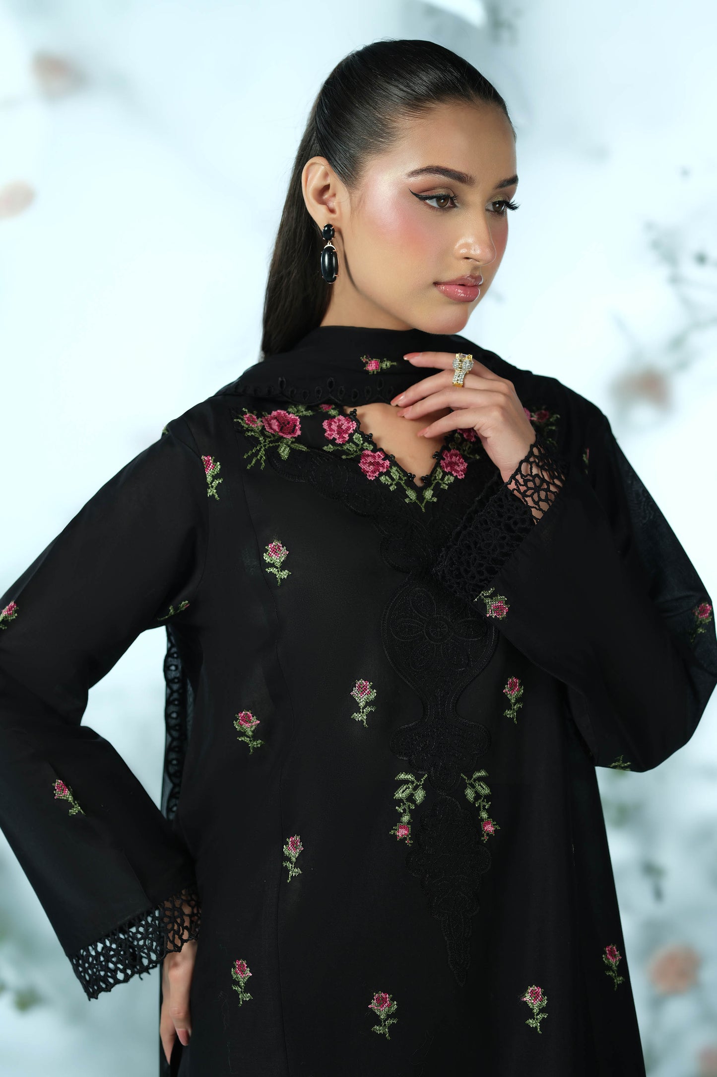 LAWN | EMBROIDERED