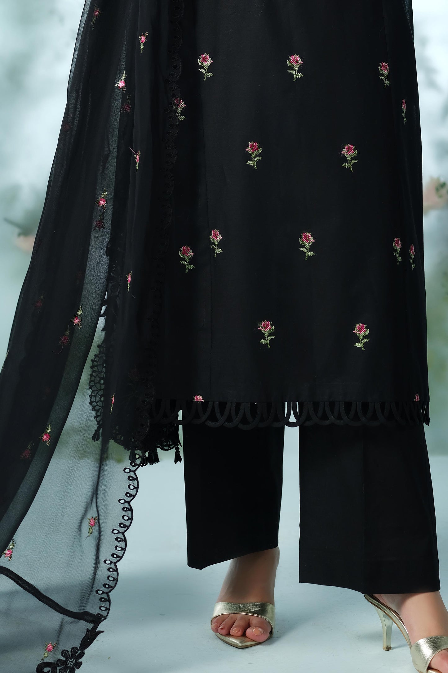 LAWN | EMBROIDERED