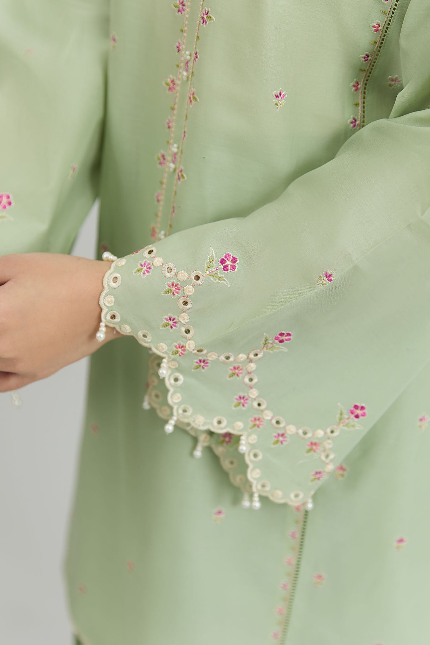 LAWN | EMBROIDERED