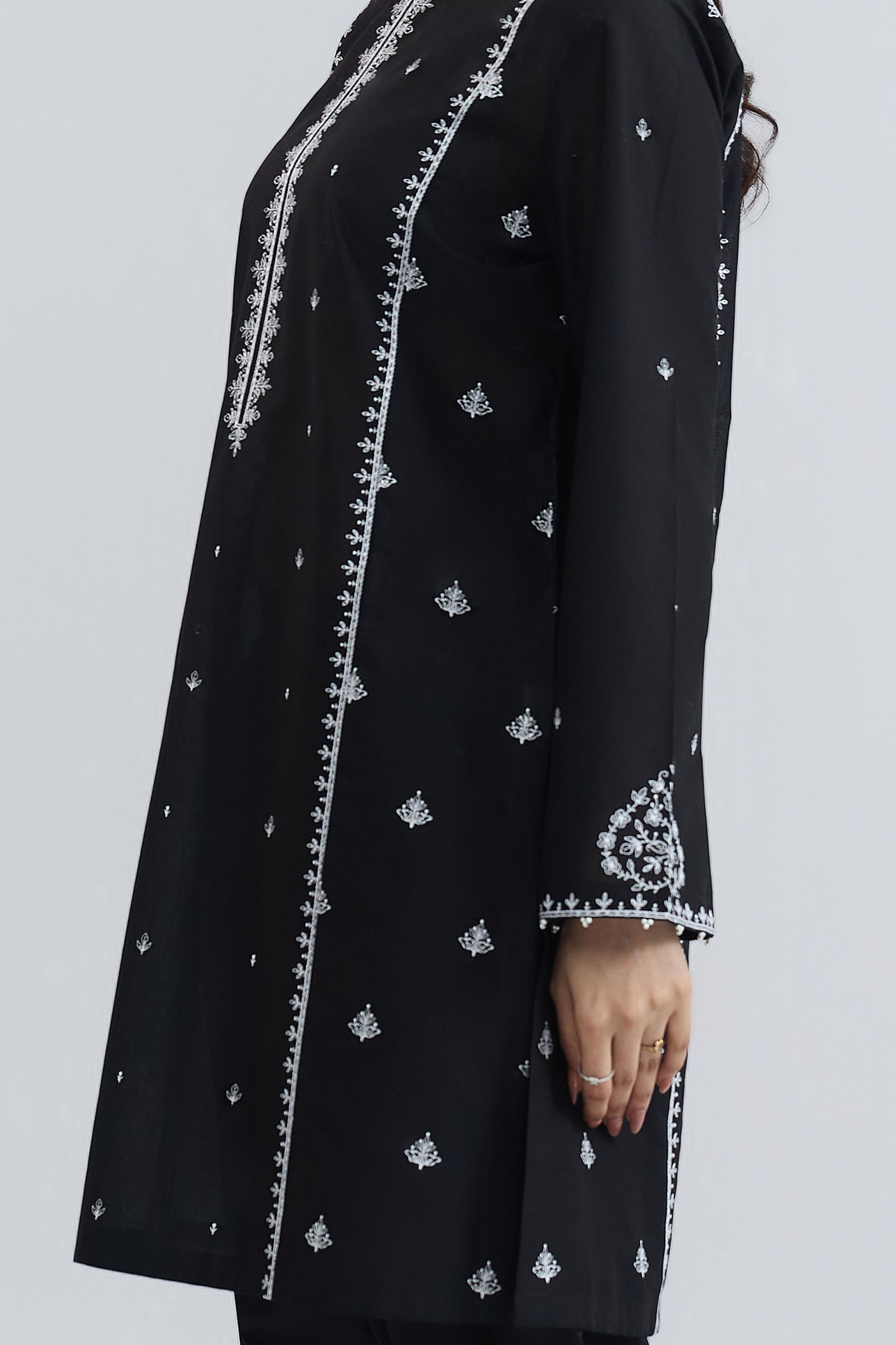 LAWN | EMBROIDERED