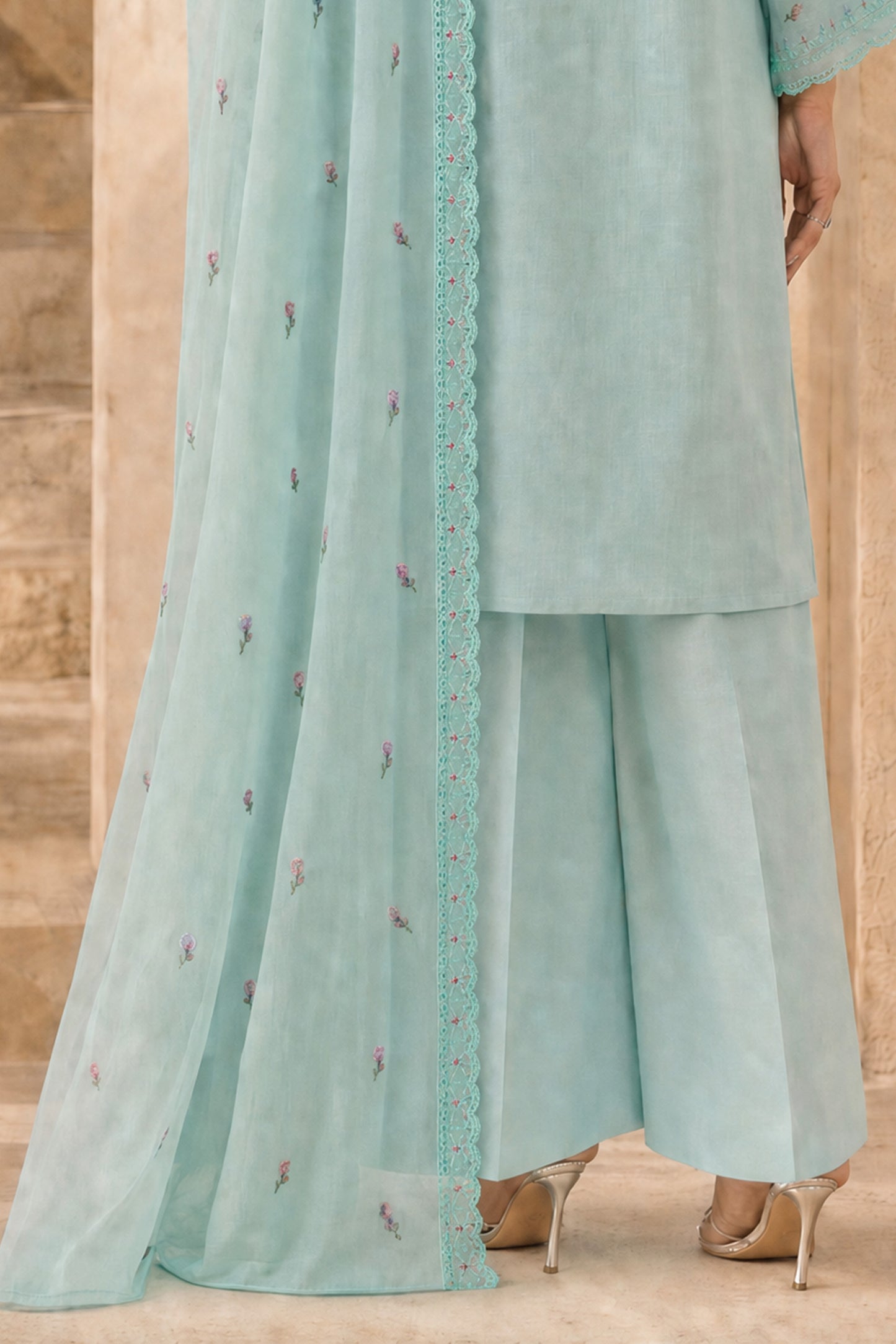 LAWN | EMBROIDERED