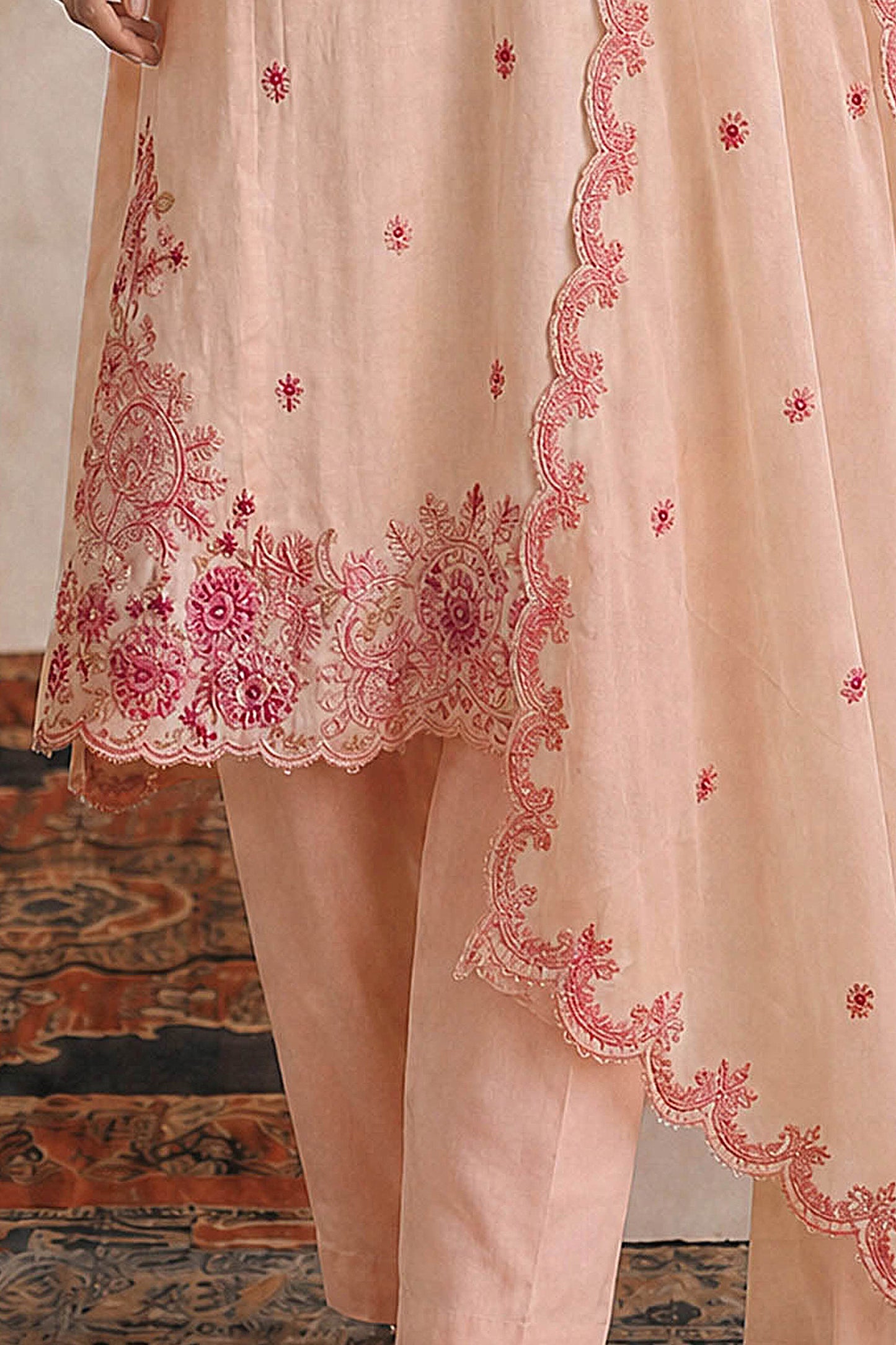 LAWN | EMBROIDERED